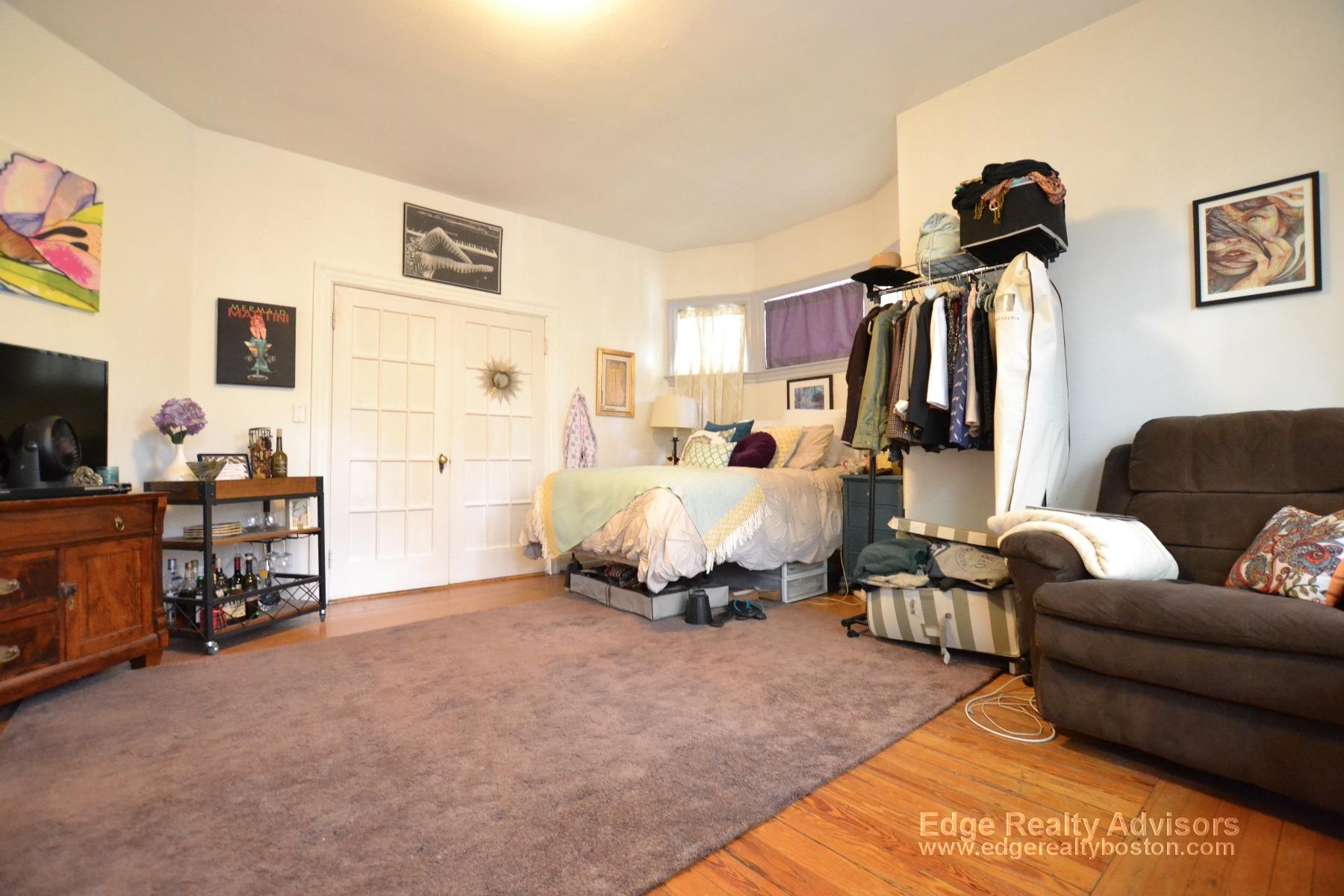 3 bed, 1 bath apartment for rent at 48 Lanark Rd Unit 1, Brighton — photo 6 of 13