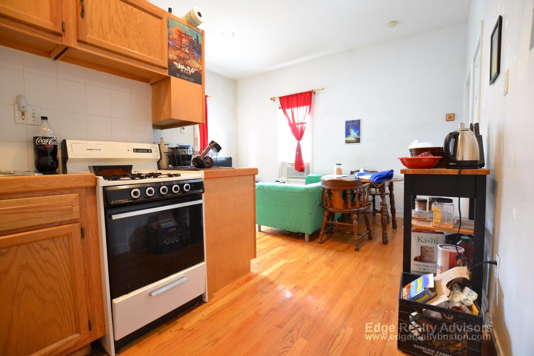 11 Snow St. - 2,300USD / month