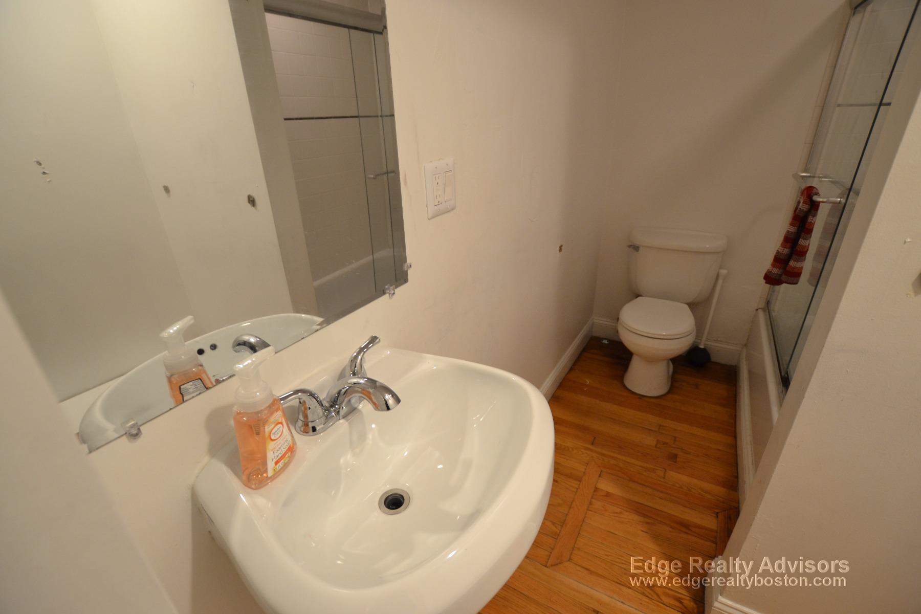 46 Ashford St, Allston