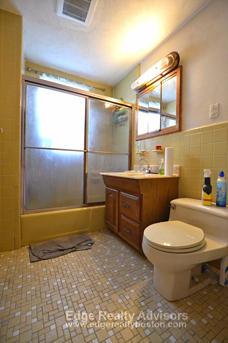 3 bed, 1 bath apartment for rent at 262 Market St Unit 1, Brighton — photo 5 of 14