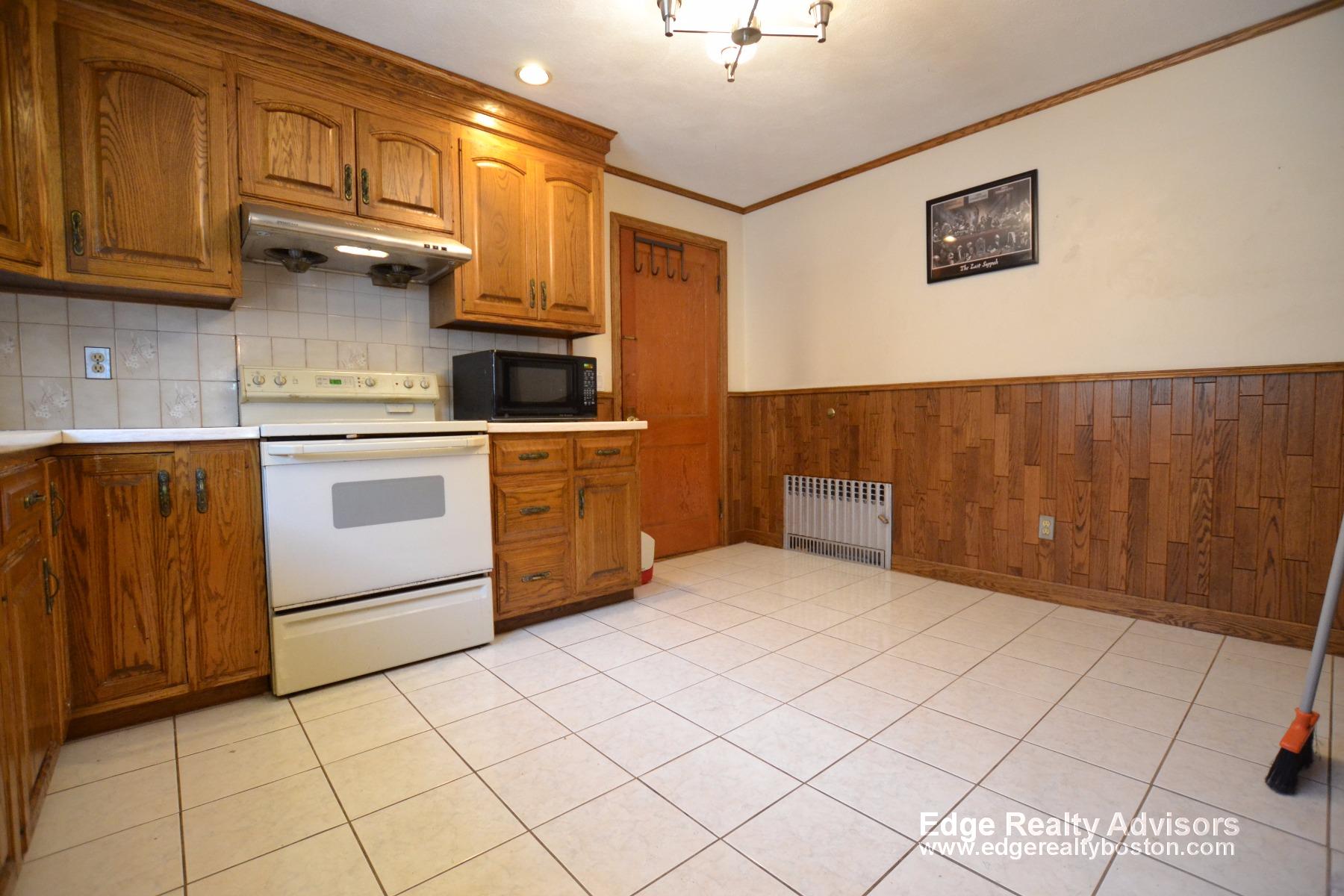 3 bed, 1 bath apartment for rent at 262 Market St Unit 1, Brighton — photo 2 of 14