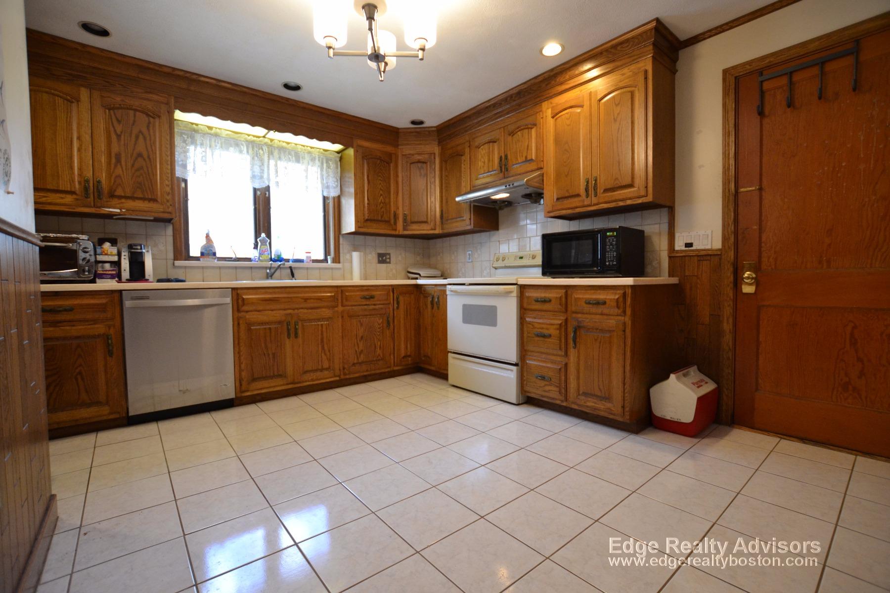 3 bed, 1 bath apartment for rent at 262 Market St Unit 1, Brighton — photo 3 of 14