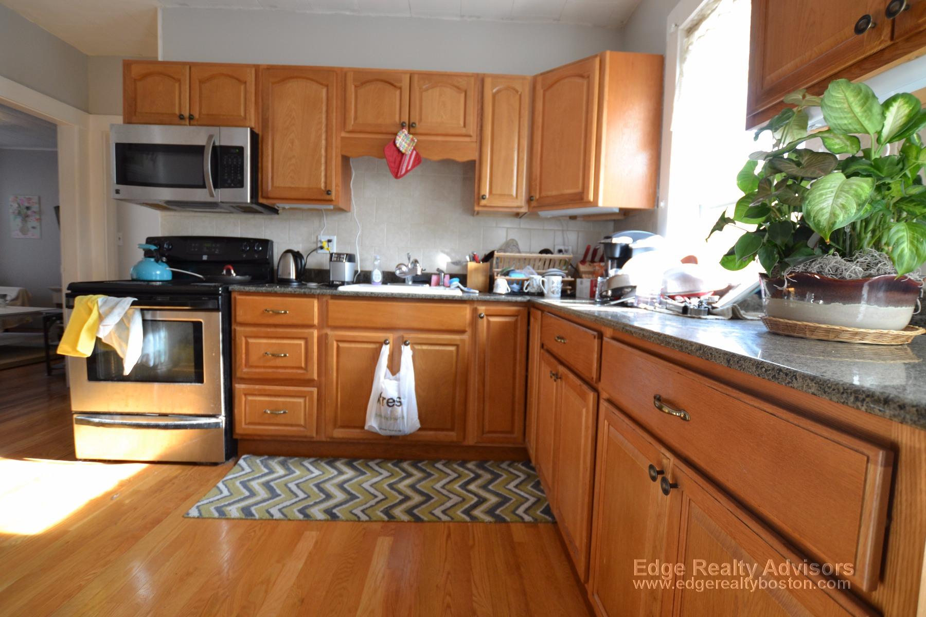 3 bed, 1 bath apartment for rent at 433 Washington St Unit 1, Brighton — photo 1 of 11