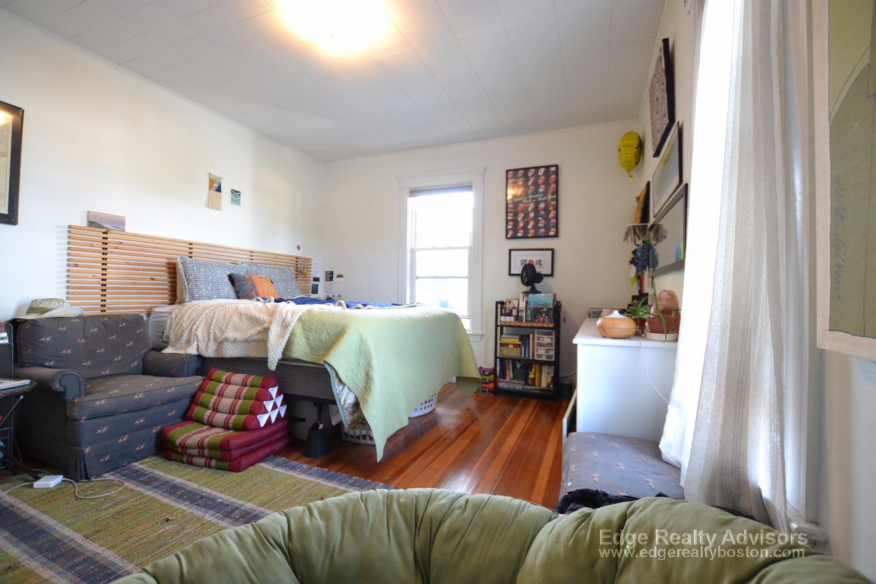 3 bed, 1 bath apartment for rent at 433 Washington St Unit 1, Brighton — photo 4 of 11