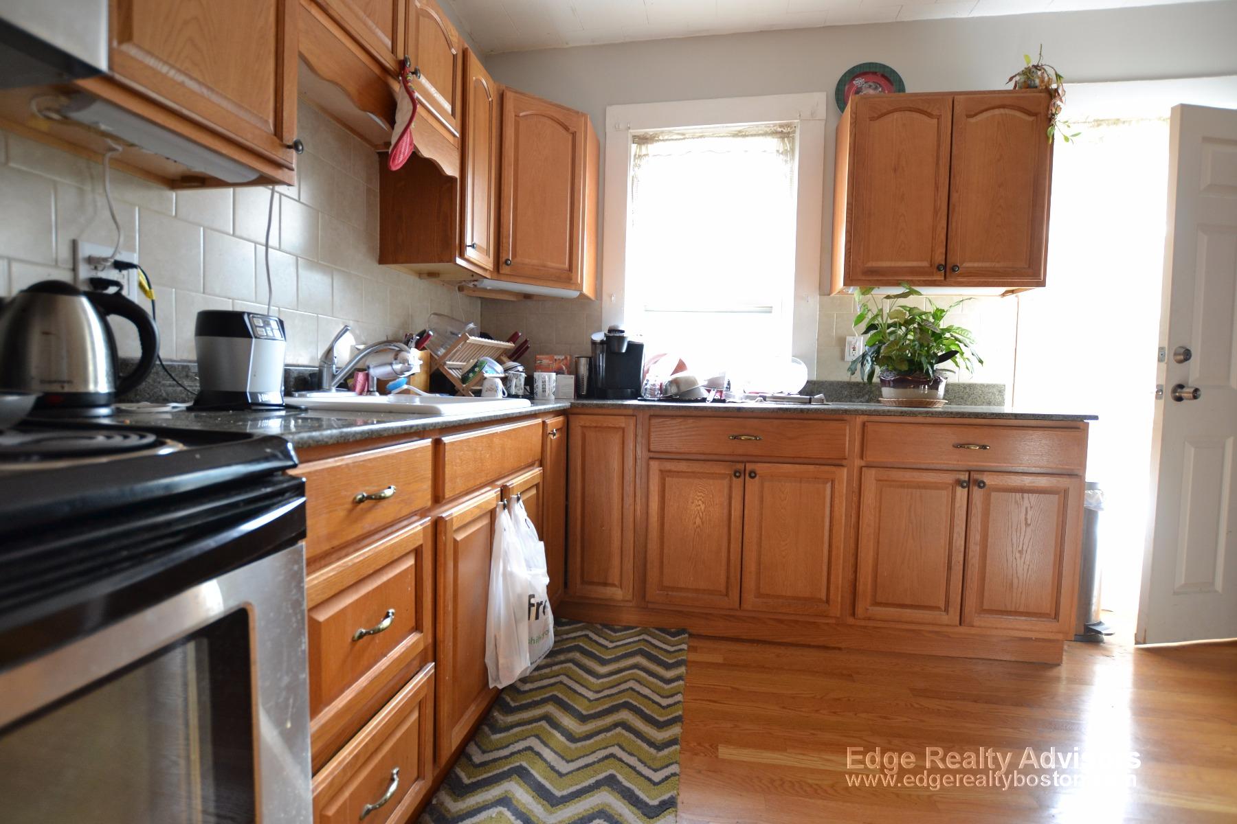 3 bed, 1 bath apartment for rent at 433 Washington St Unit 1, Brighton — photo 2 of 11