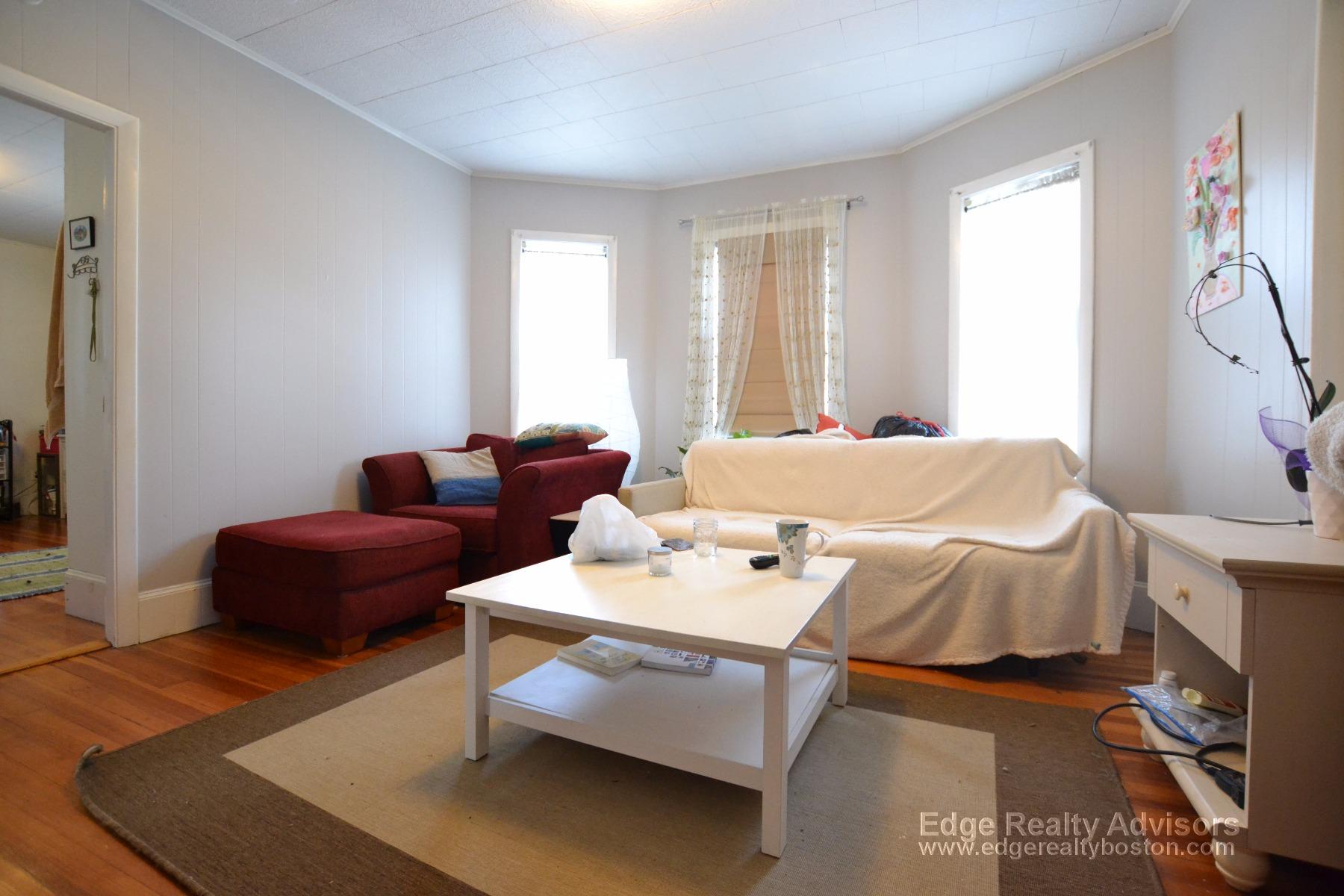 3 bed, 1 bath apartment for rent at 433 Washington St Unit 1, Brighton — photo 7 of 11