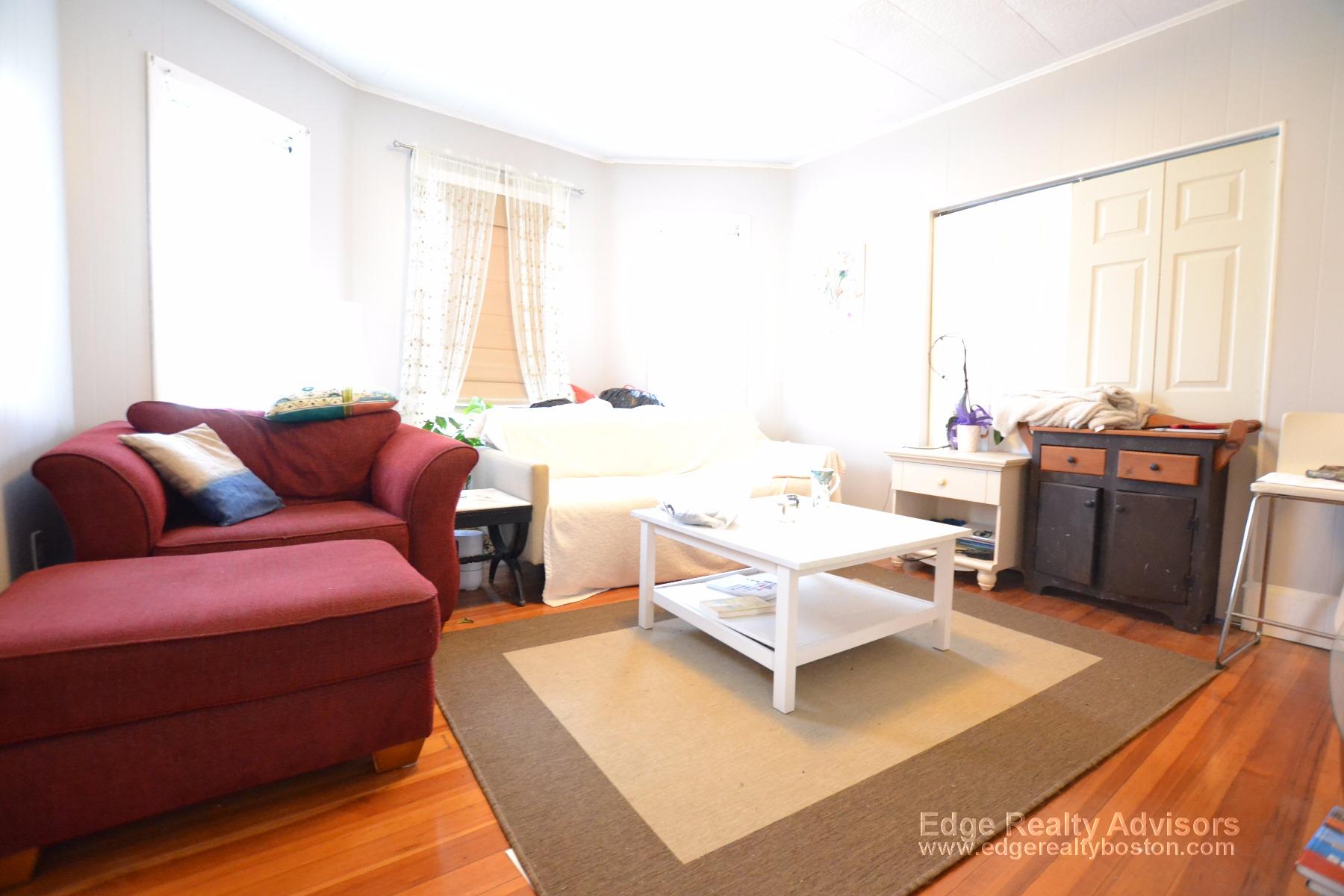 3 bed, 1 bath apartment for rent at 433 Washington St Unit 1, Brighton — photo 8 of 11
