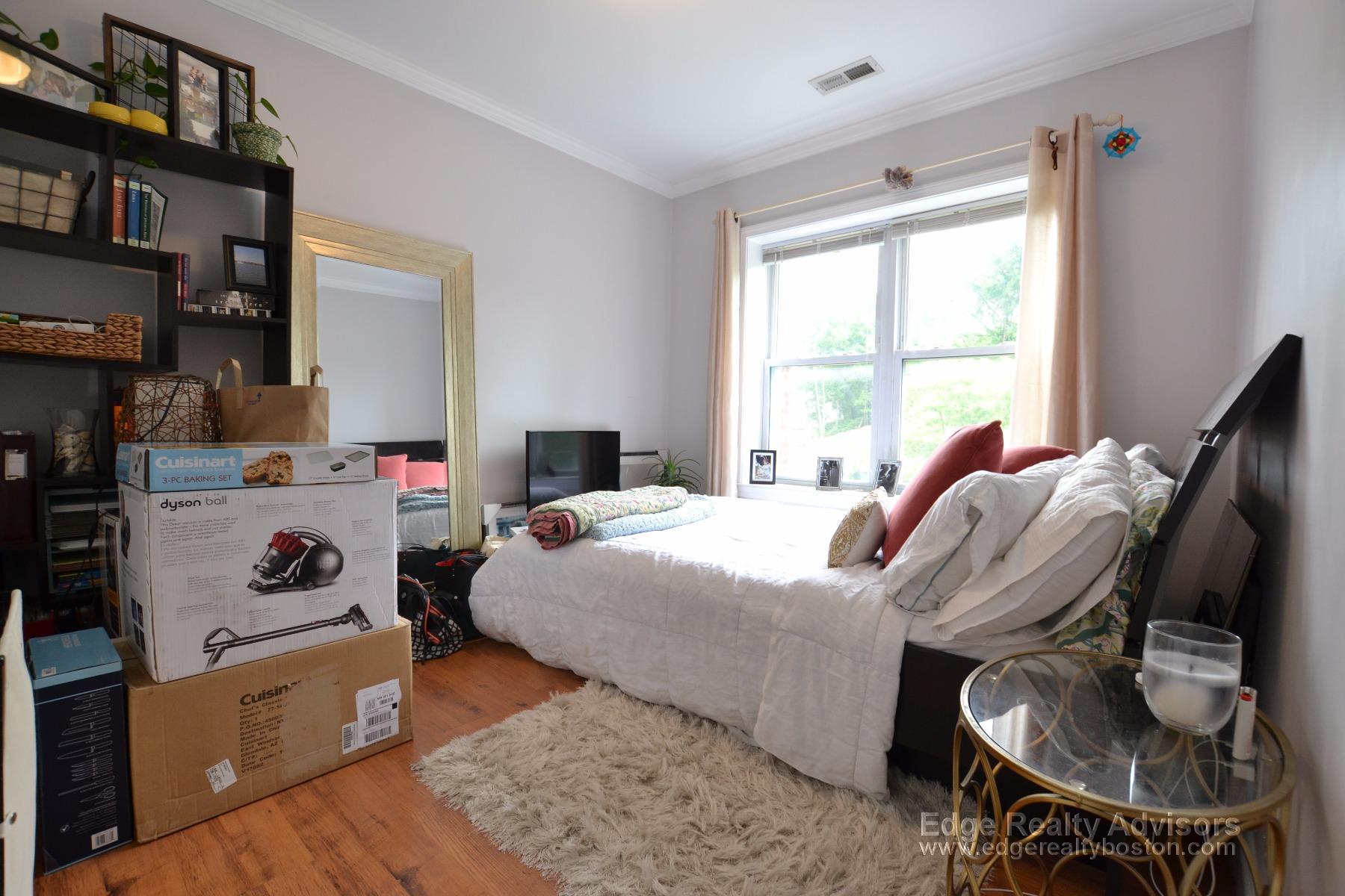 3 bed, 2 bath apartment for rent at 160 Newton St Unit 4, Brighton — photo 6 of 12
