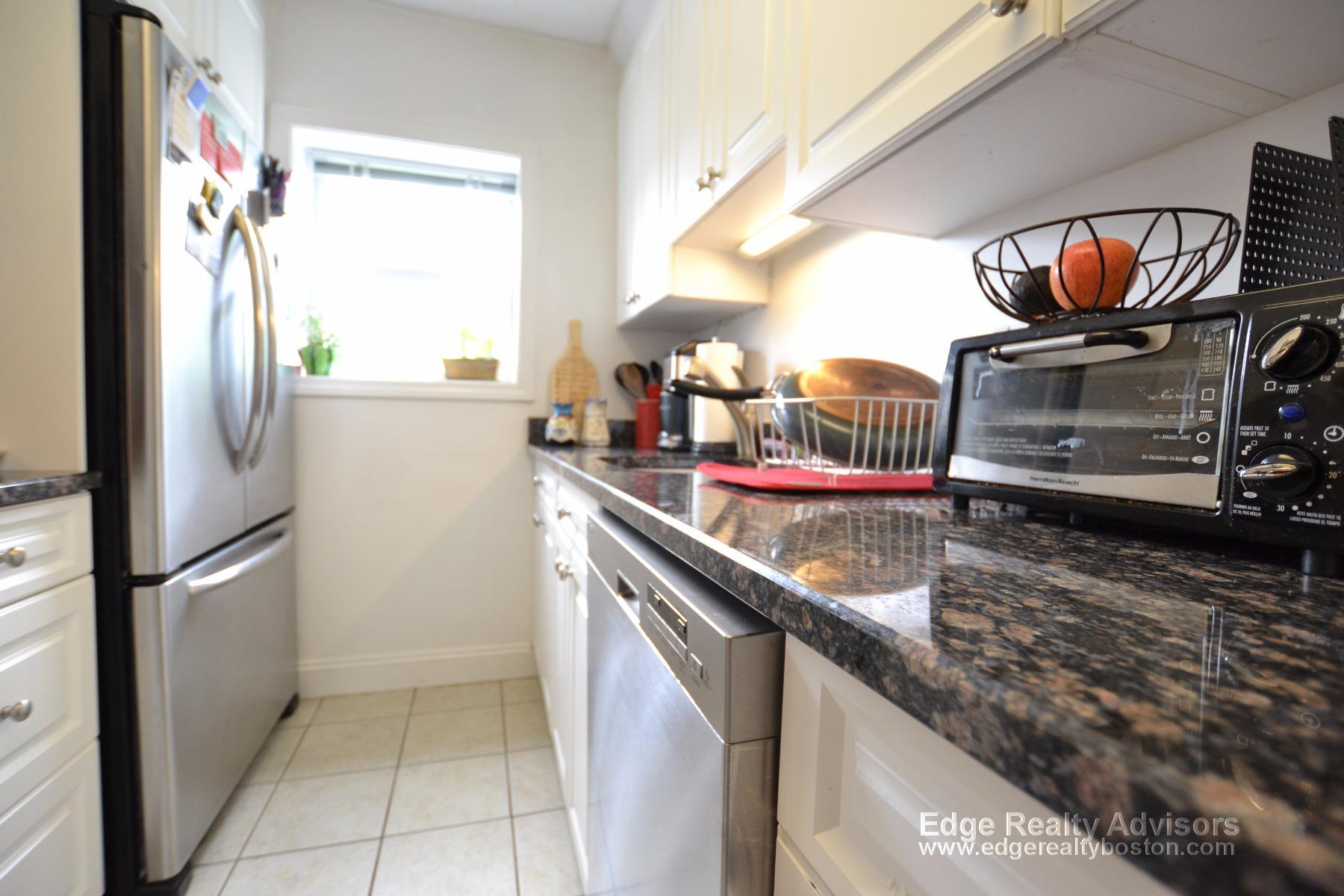 3 bed, 2 bath apartment for rent at 160 Newton St Unit 4, Brighton — photo 1 of 12