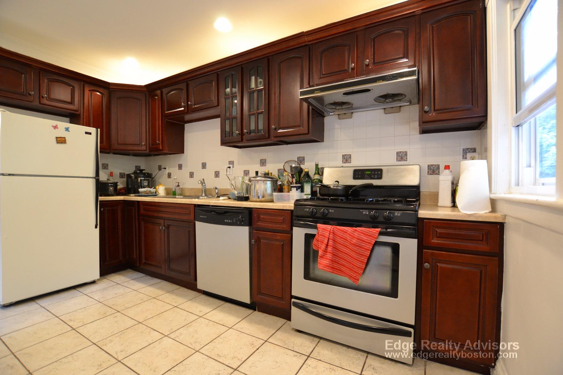 4 bed, 1 bath apartment for rent at 19 Greycliff Rd Unit 1, Brighton — photo 6 of 14
