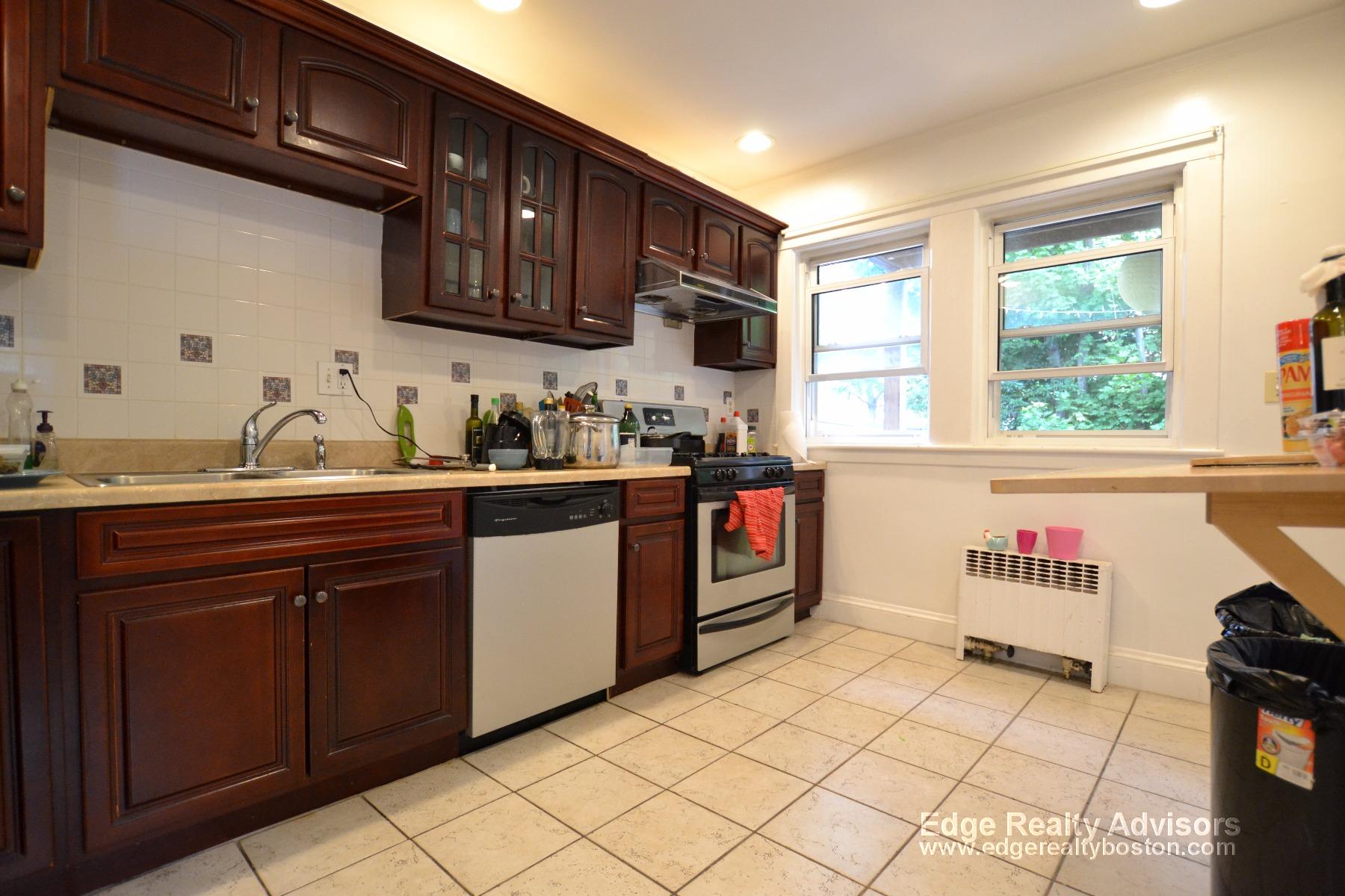 4 bed, 1 bath apartment for rent at 19 Greycliff Rd Unit 1, Brighton — photo 1 of 14