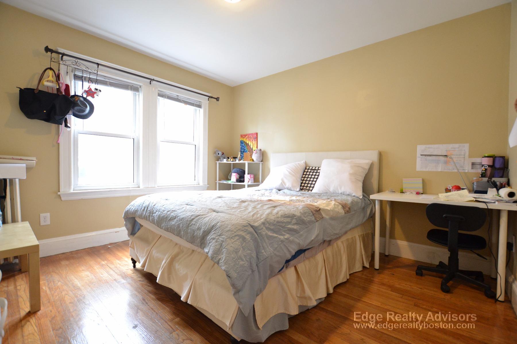 4 bed, 1 bath apartment for rent at 19 Greycliff Rd Unit 1, Brighton — photo 4 of 14