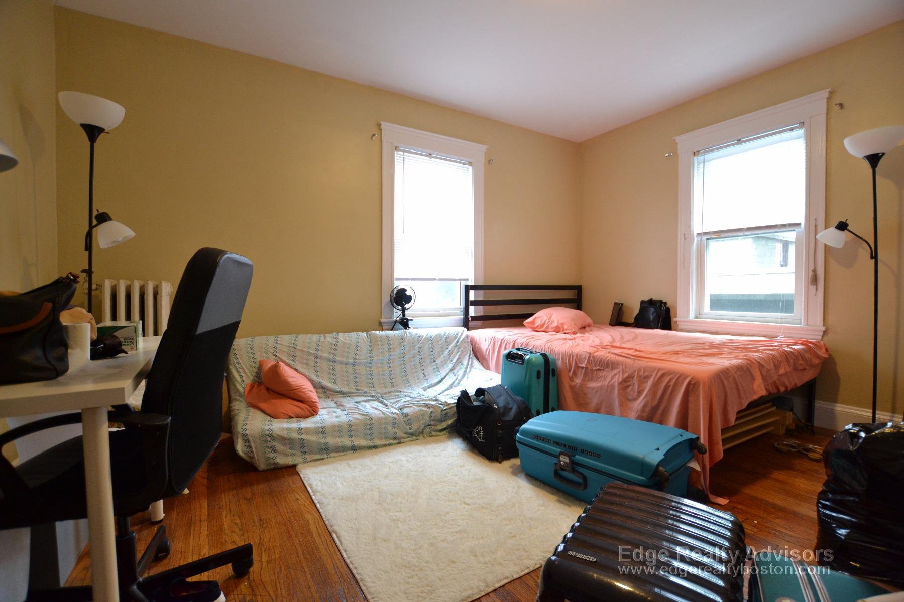 4 bed, 1 bath apartment for rent at 19 Greycliff Rd Unit 1, Brighton — photo 9 of 14