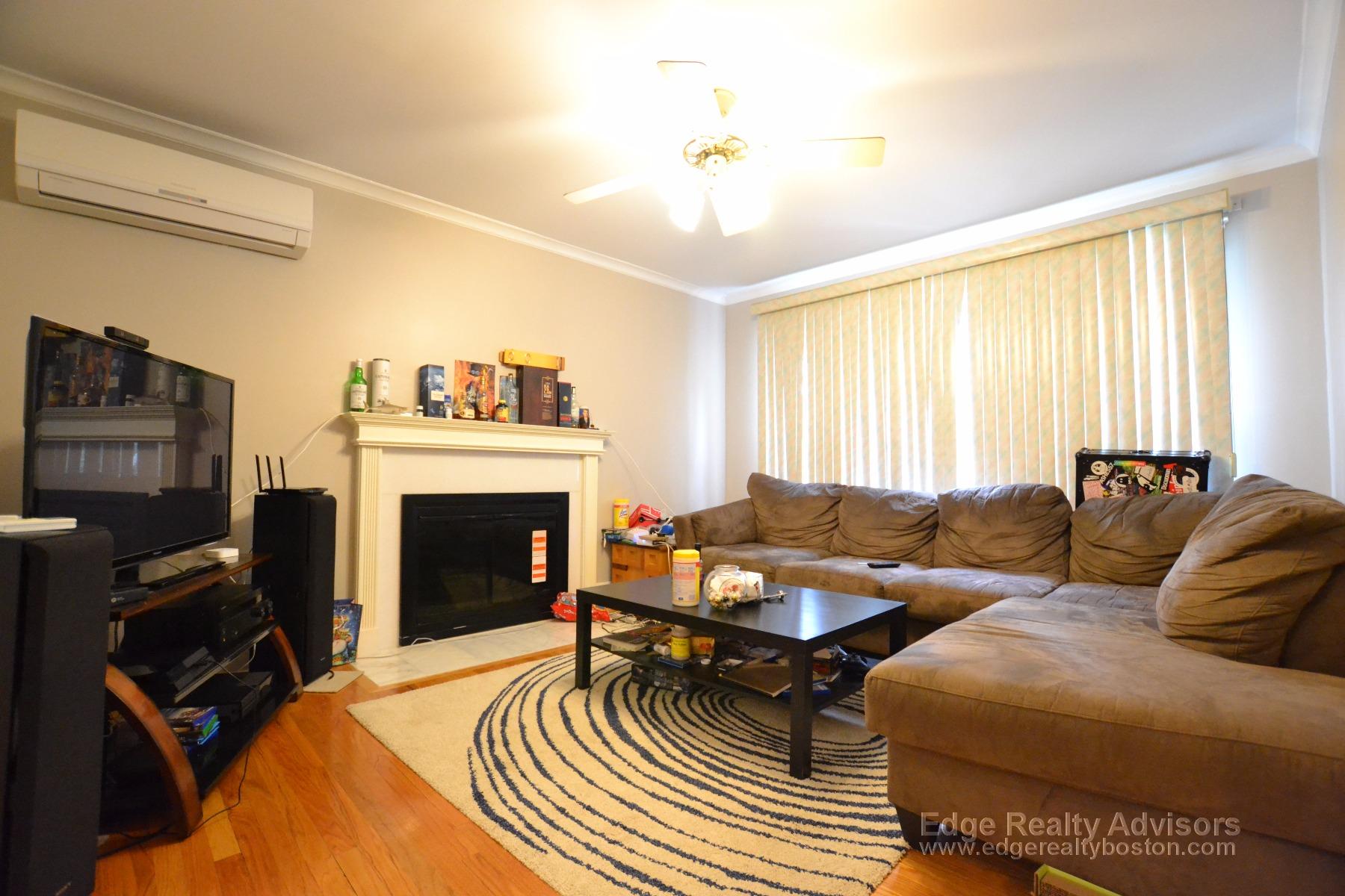 6 bed, 2 bath apartment for rent at 17 Greycliff Rd Unit 2, Brighton — photo 3 of 16