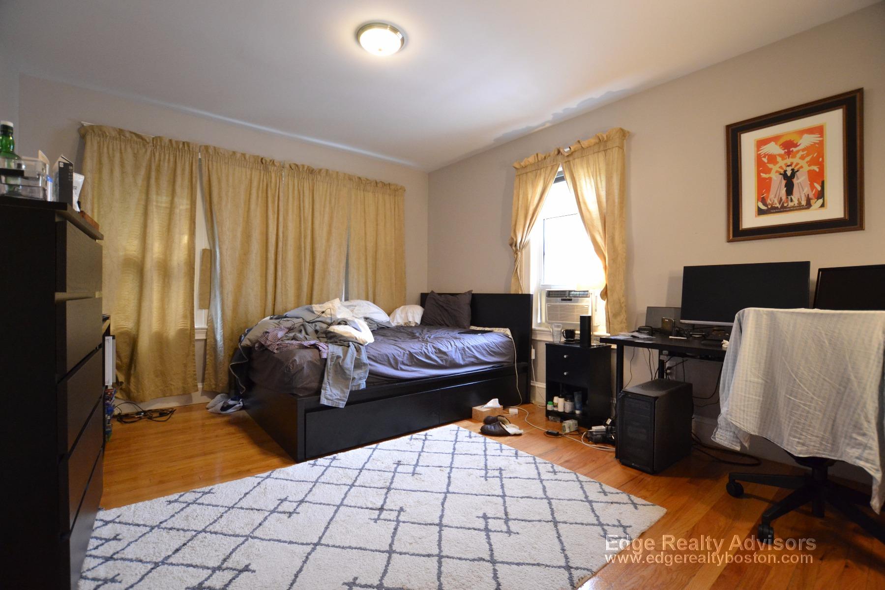 6 bed, 2 bath apartment for rent at 17 Greycliff Rd Unit 2, Brighton — photo 4 of 16