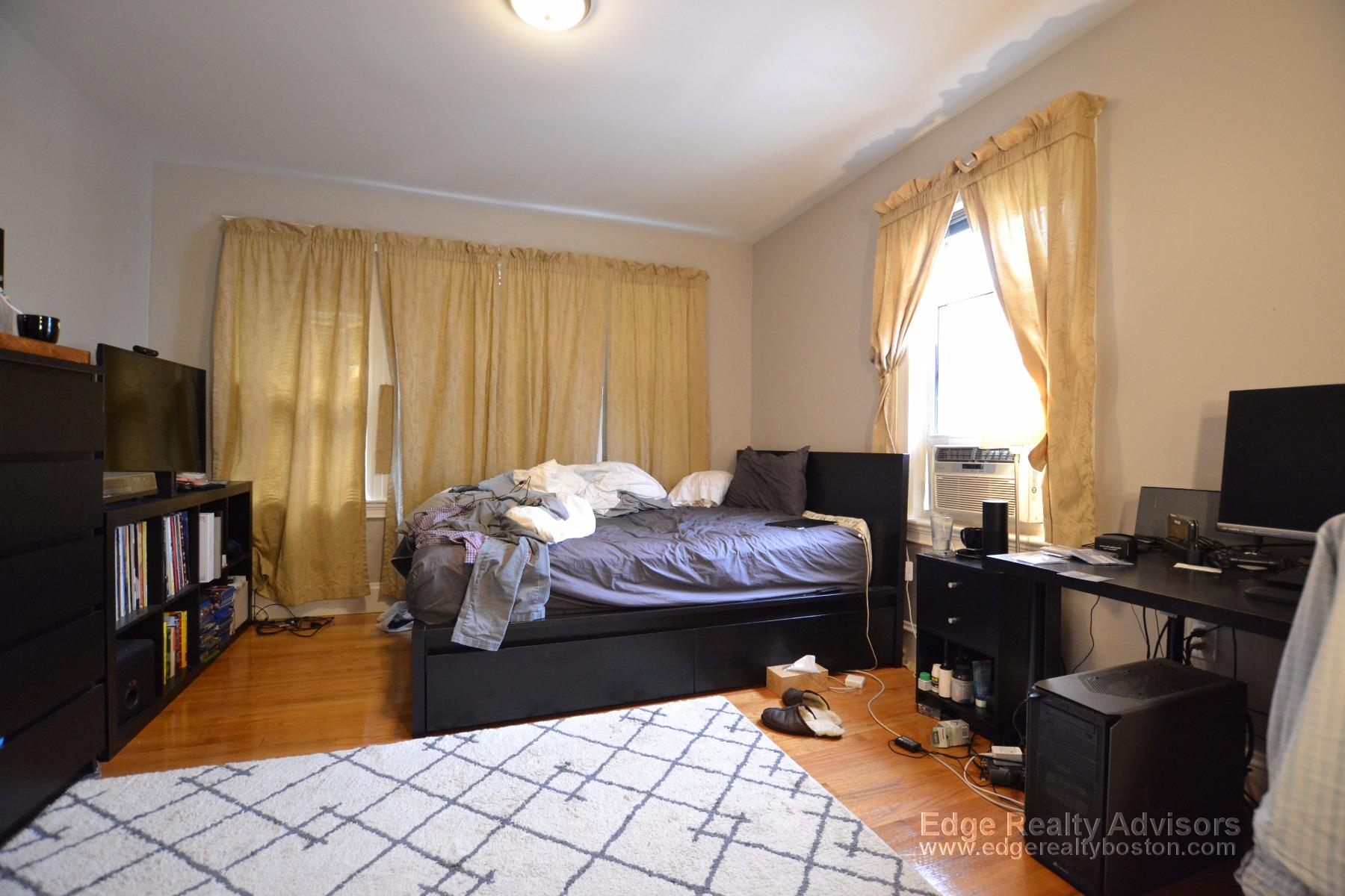 6 bed, 2 bath apartment for rent at 17 Greycliff Rd Unit 2, Brighton — photo 13 of 16