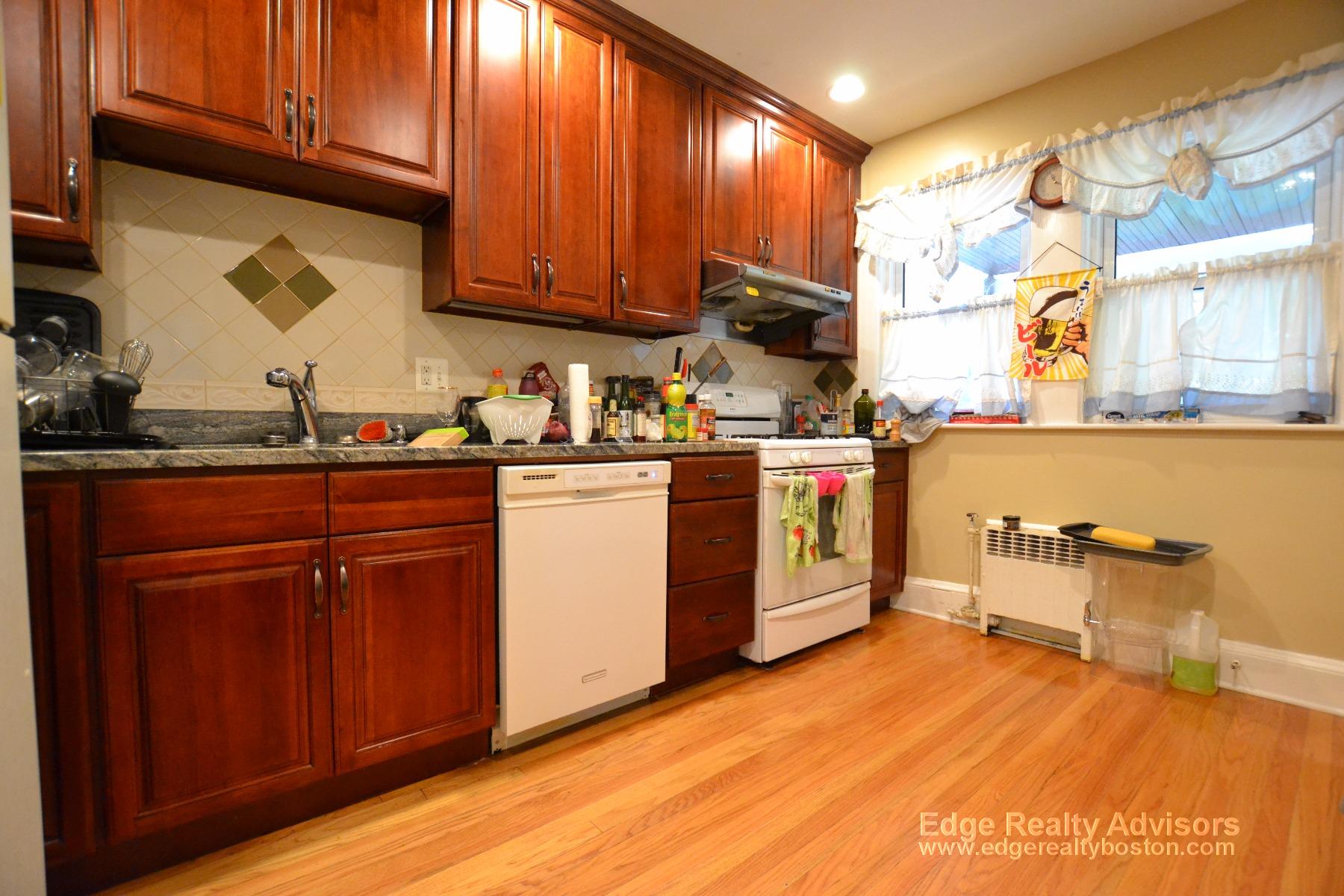 6 bed, 2 bath apartment for rent at 17 Greycliff Rd Unit 2, Brighton — photo 2 of 16