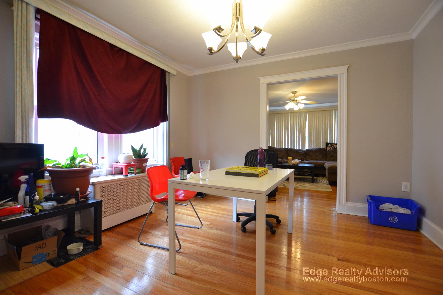 6 bed, 2 bath apartment for rent at 17 Greycliff Rd Unit 2, Brighton — photo 12 of 16