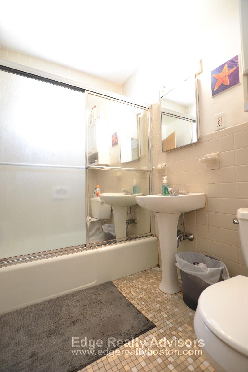3 bed, 1 bath apartment for rent at 76 Brooks St Unit 2, Brighton — photo 7 of 9