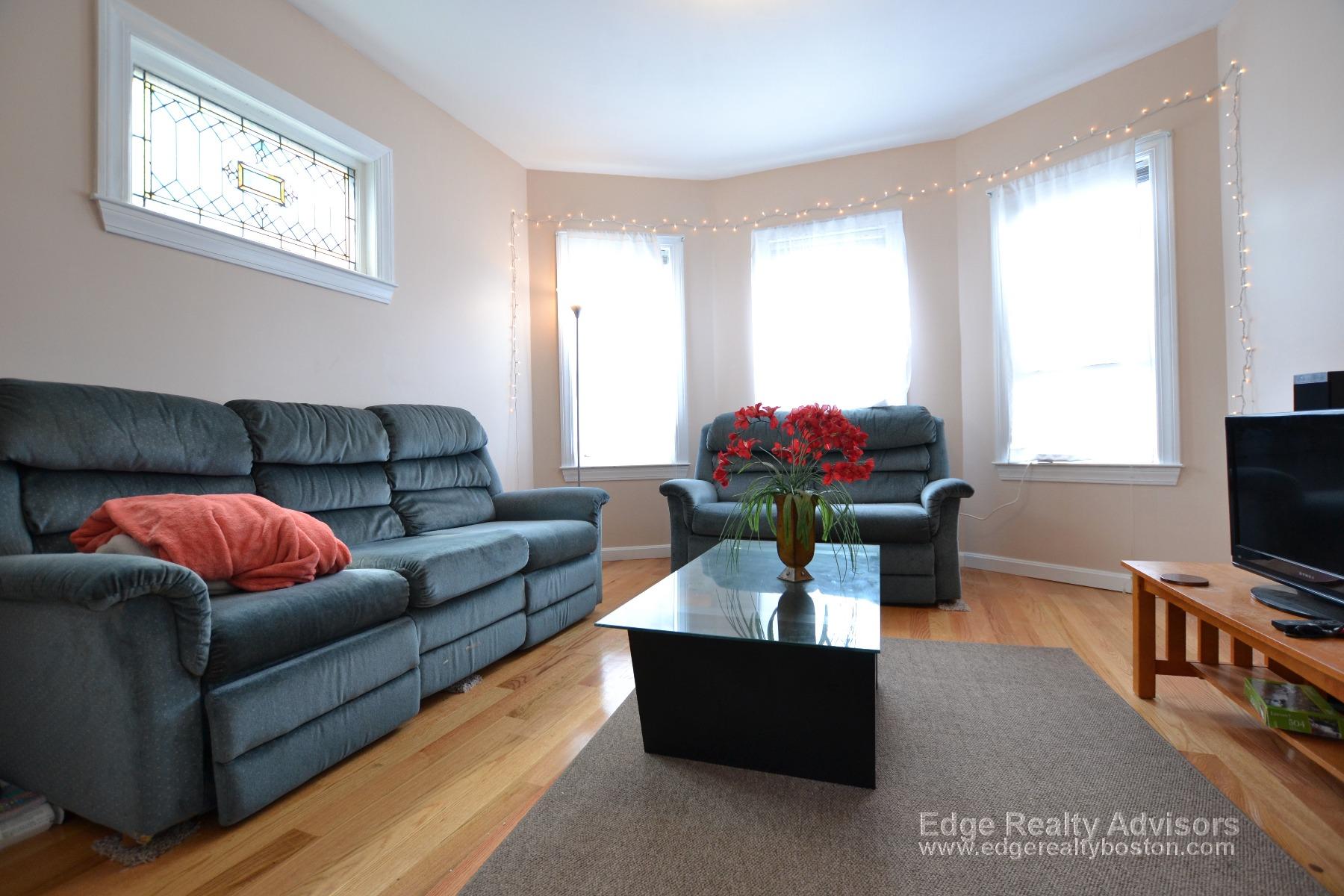 3 bed, 1 bath apartment for rent at 76 Brooks St Unit 2, Brighton — photo 1 of 9