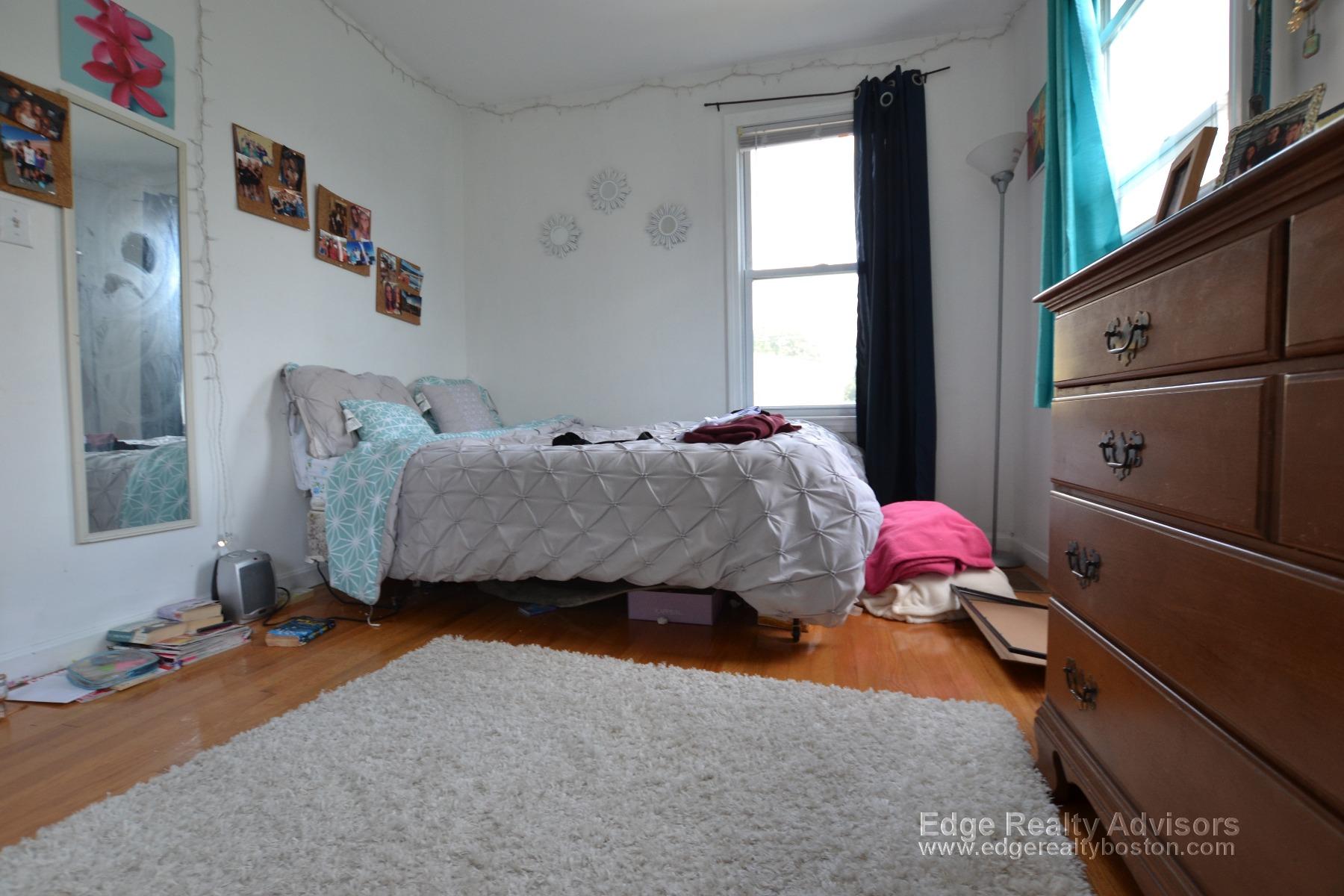 3 bed, 1 bath apartment for rent at 76 Brooks St Unit 2, Brighton — photo 6 of 9