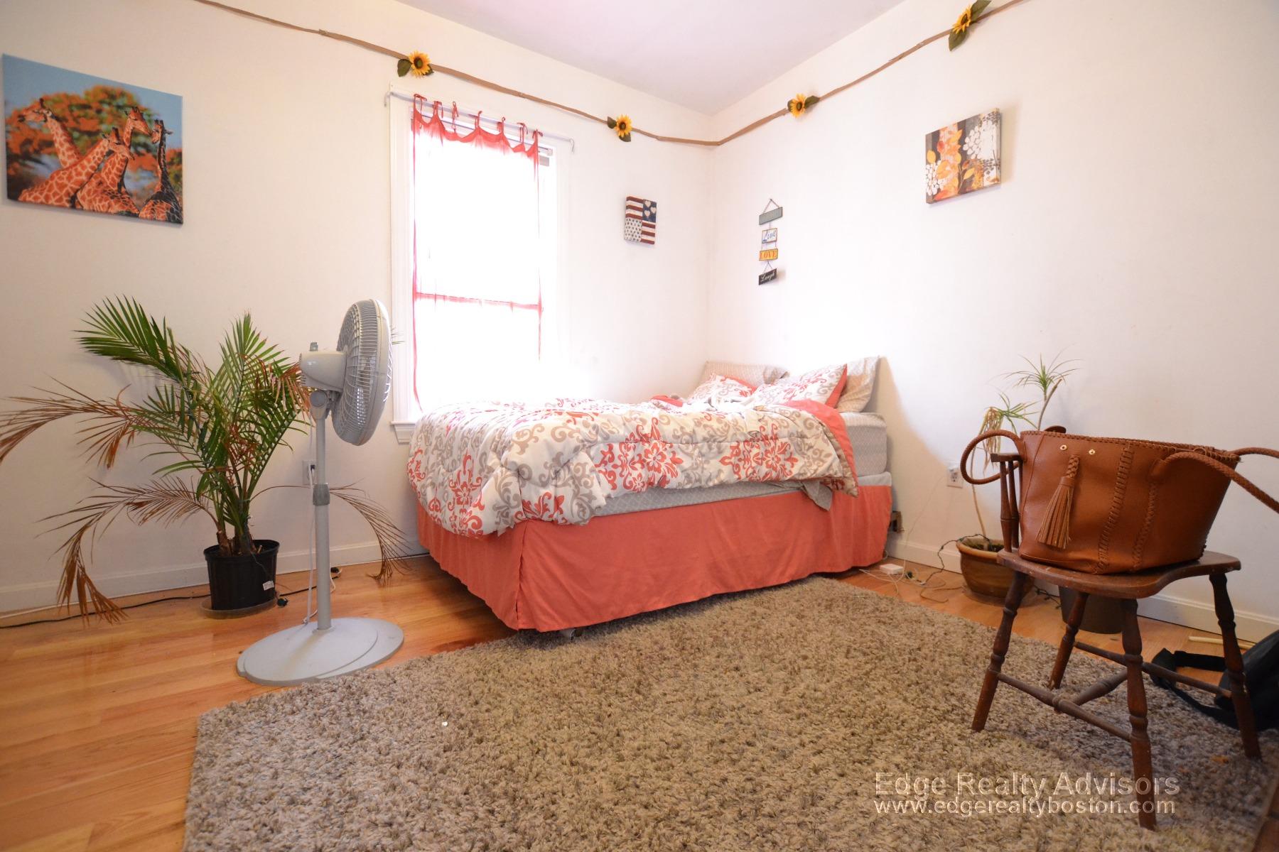 3 bed, 1 bath apartment for rent at 76 Brooks St Unit 2, Brighton — photo 5 of 9