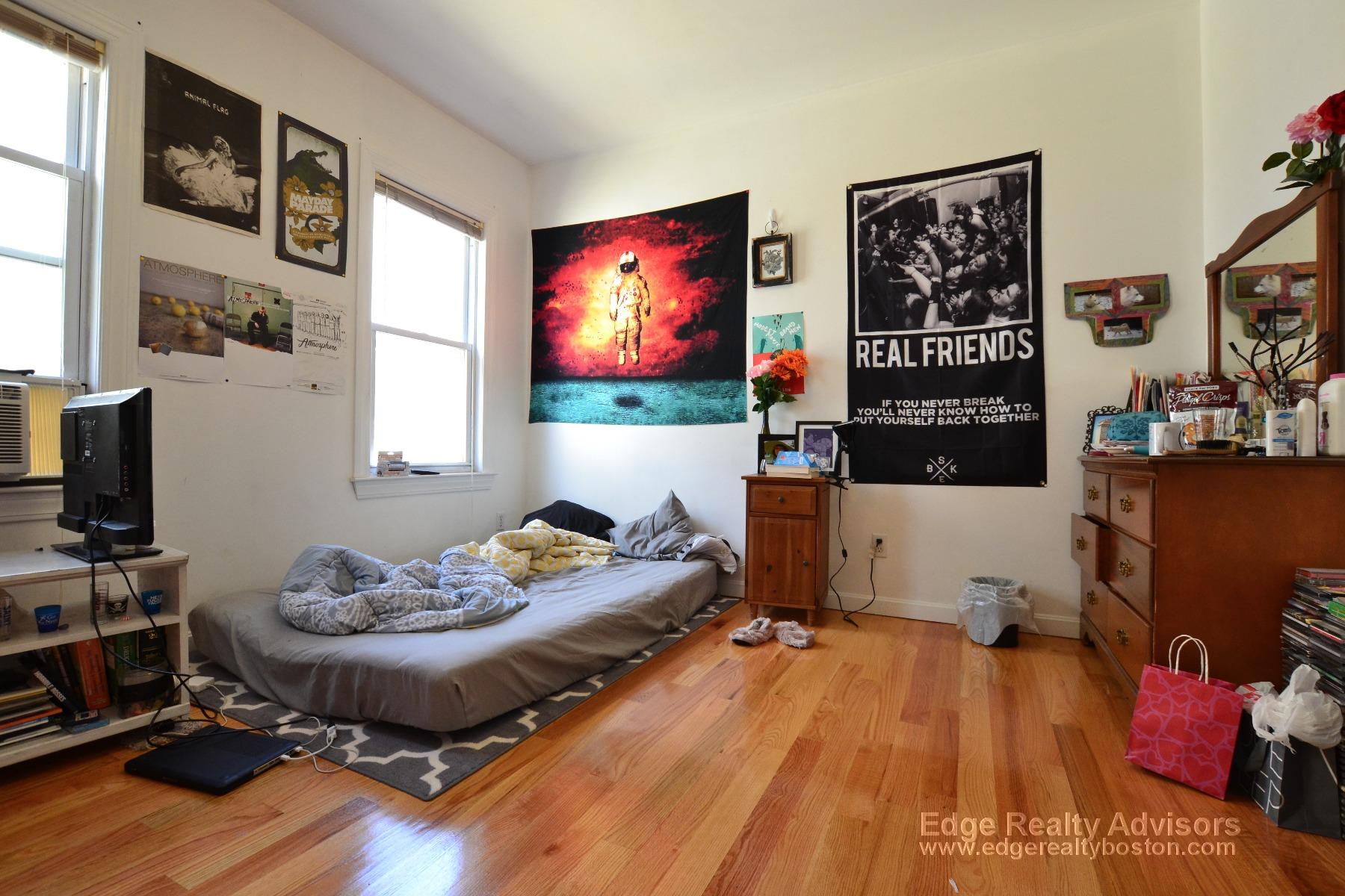 3 bed, 1 bath apartment for rent at 76 Brooks St Unit 2, Brighton — photo 8 of 9