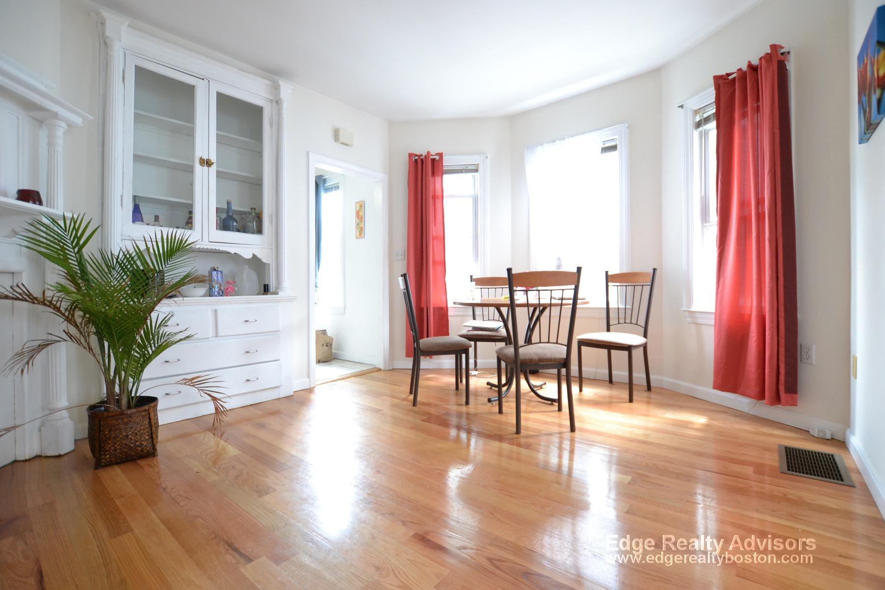 3 bed, 1 bath apartment for rent at 76 Brooks St Unit 2, Brighton — photo 3 of 9