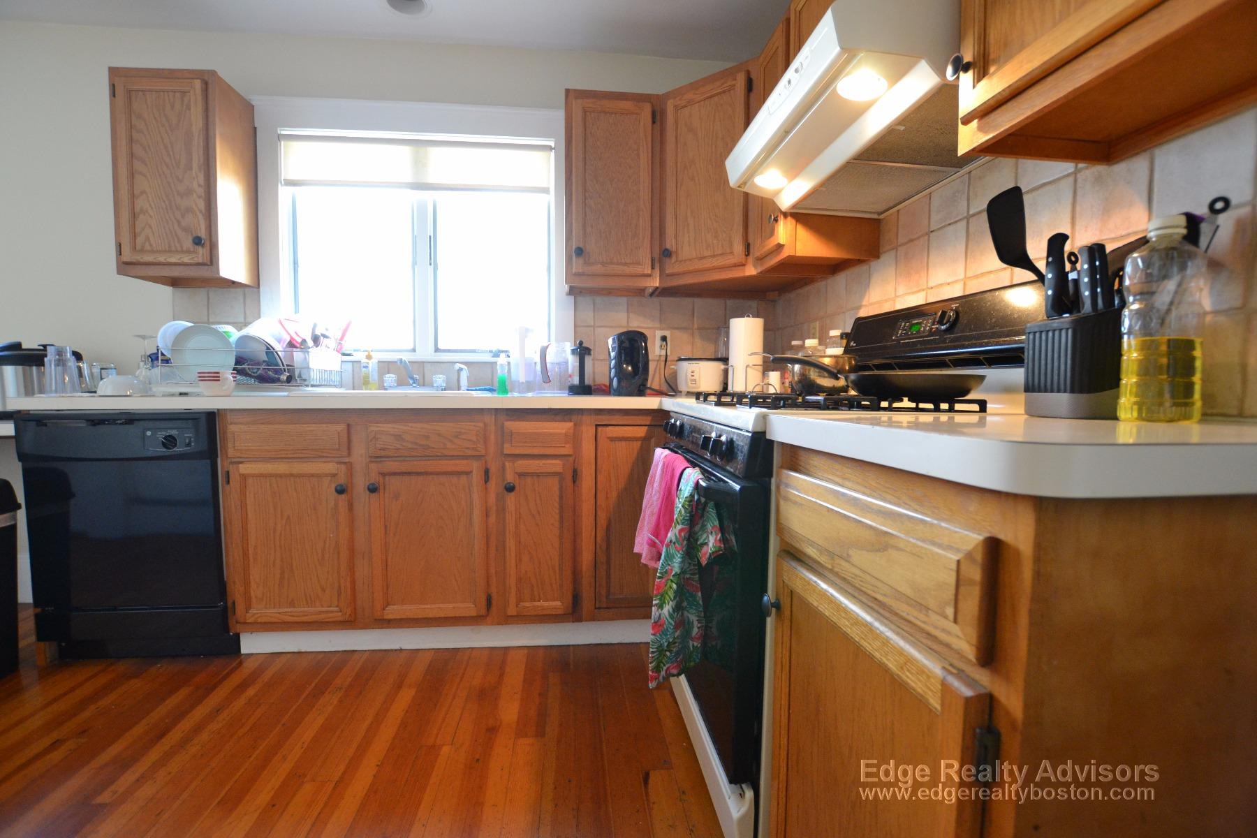 3 bed, 2 bath apartment for rent at 22 Lyne Rd Unit 2, Brighton — photo 2 of 14