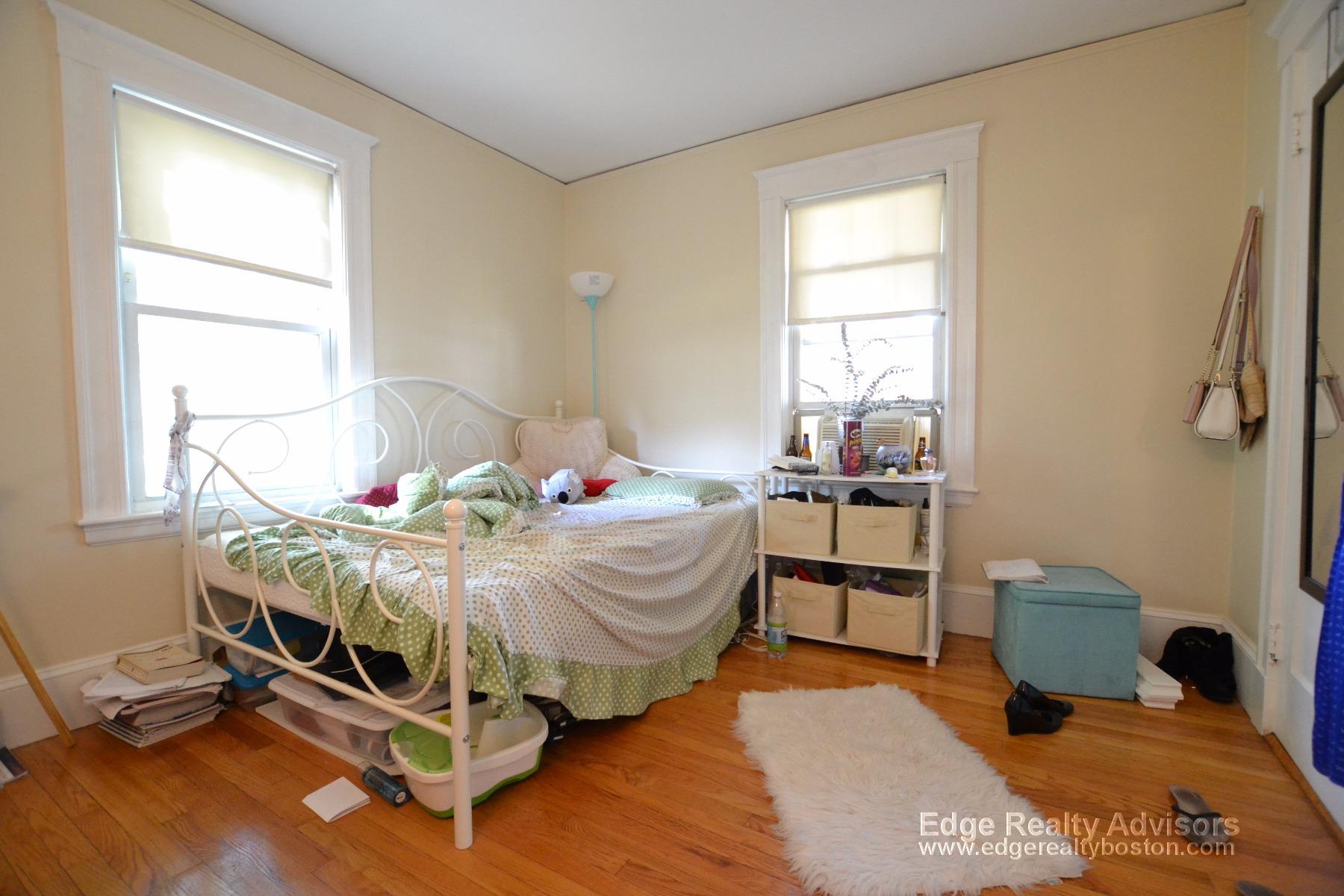 3 bed, 2 bath apartment for rent at 22 Lyne Rd Unit 2, Brighton — photo 5 of 14