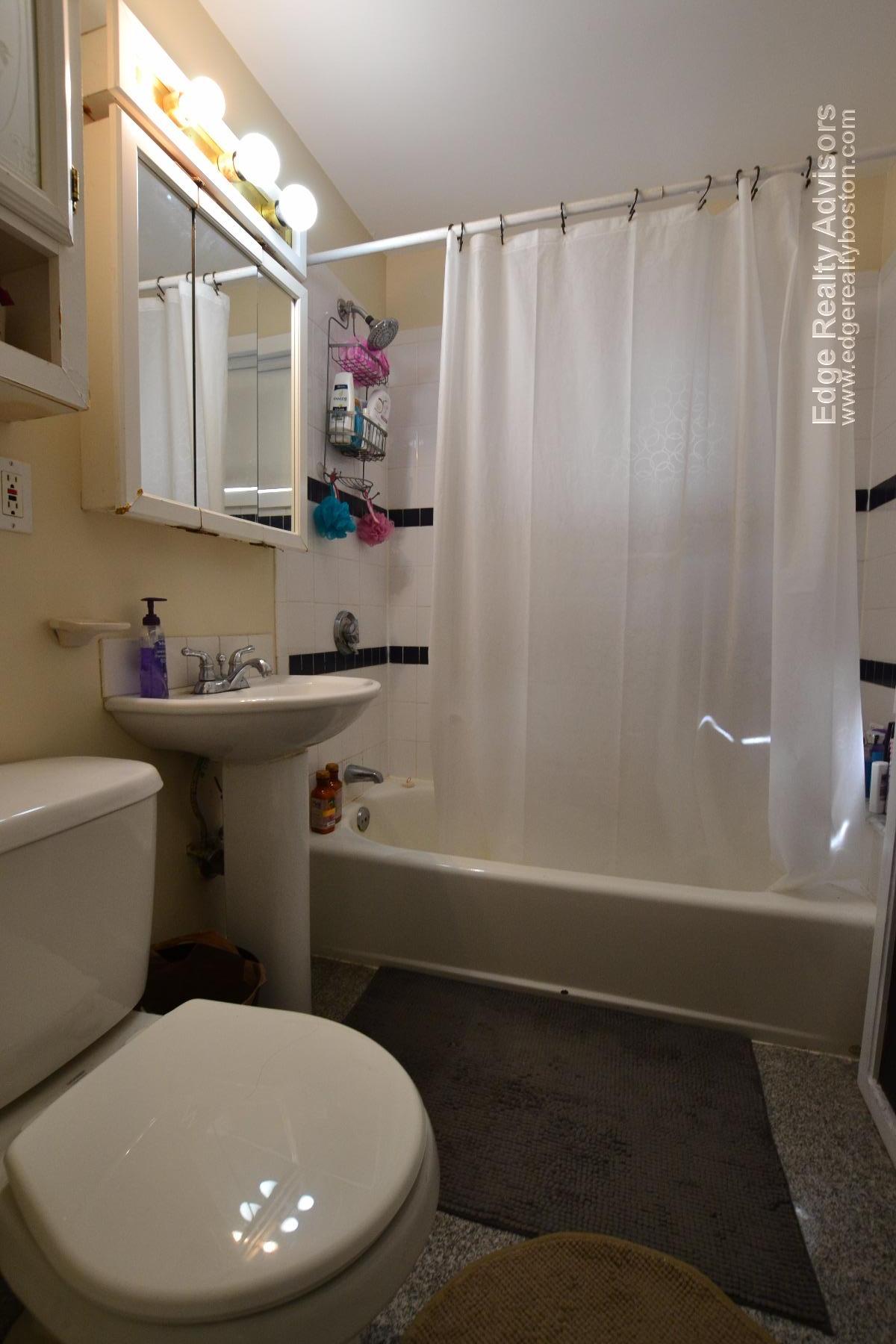 3 bed, 2 bath apartment for rent at 22 Lyne Rd Unit 2, Brighton — photo 6 of 14