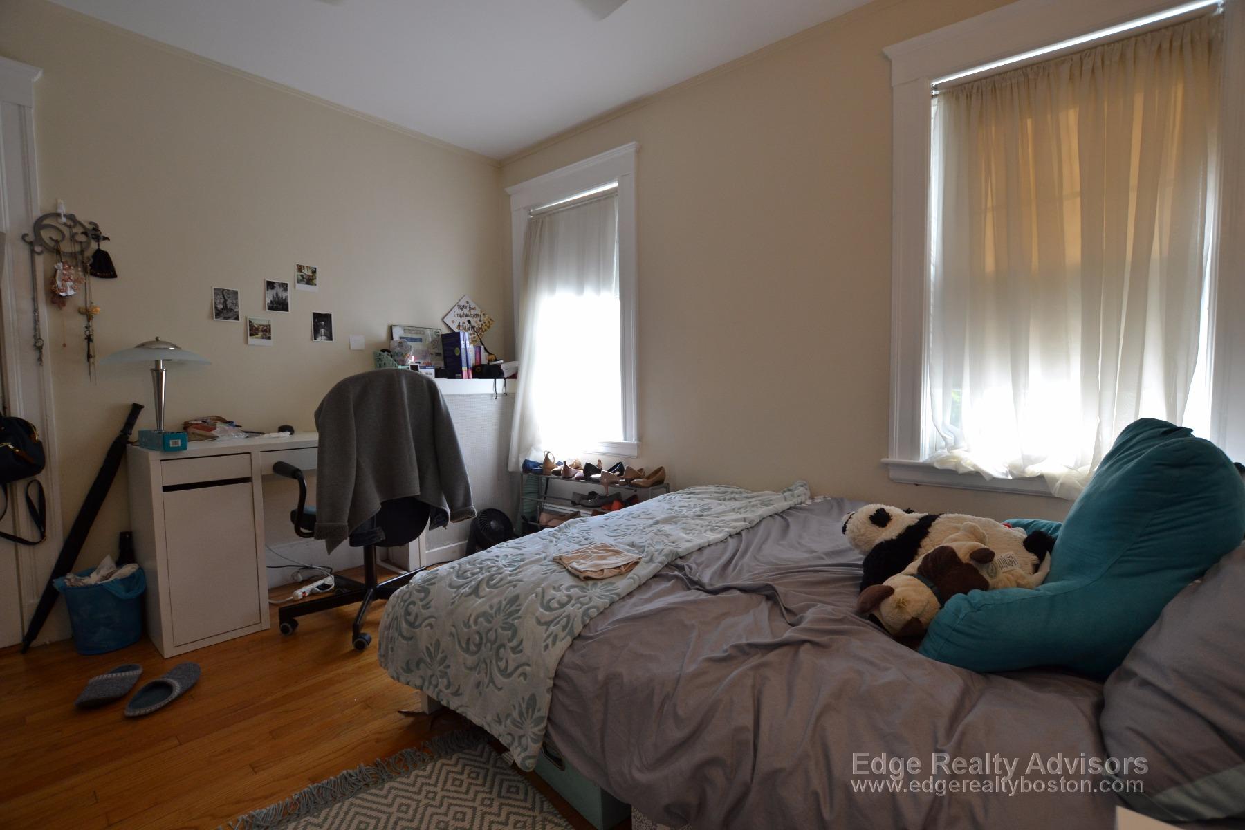 3 bed, 2 bath apartment for rent at 22 Lyne Rd Unit 2, Brighton — photo 4 of 14