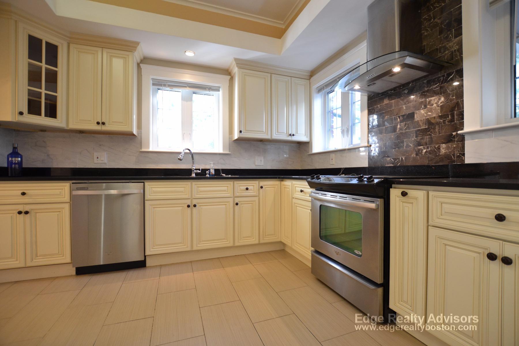 6 bed, 4+ bath apartment for rent at 76 Corey Rd Unit 1, Brighton — photo 2 of 21