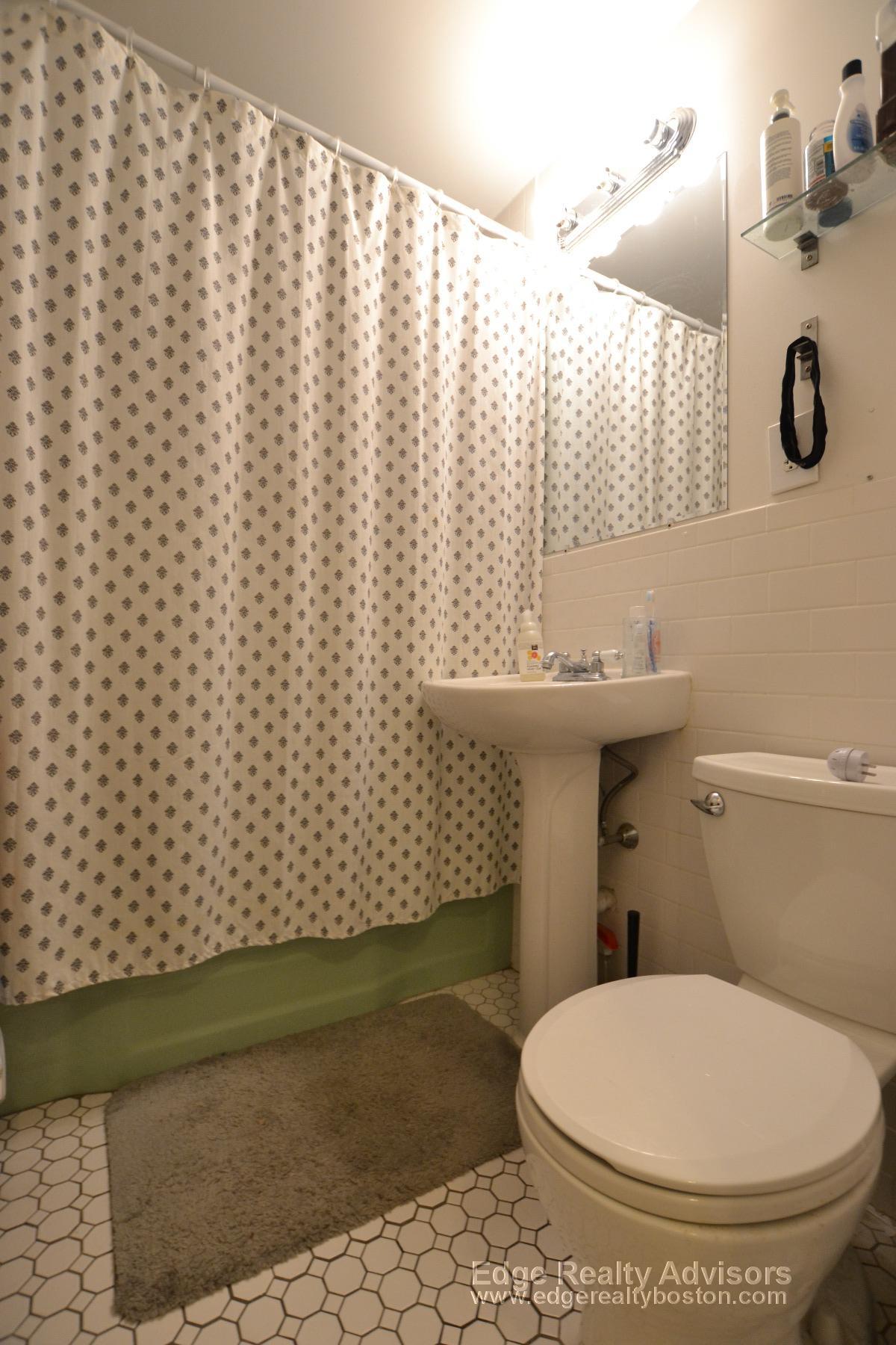 4 bed, 2 bath apartment for rent at 68 Chester St Unit 1, Allston — photo 6 of 20