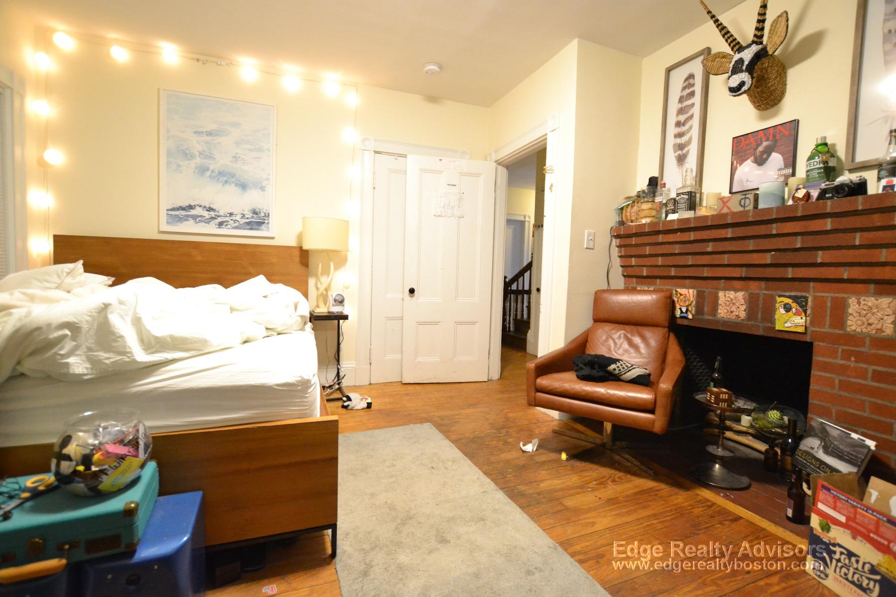 39 Pratt St, Allston