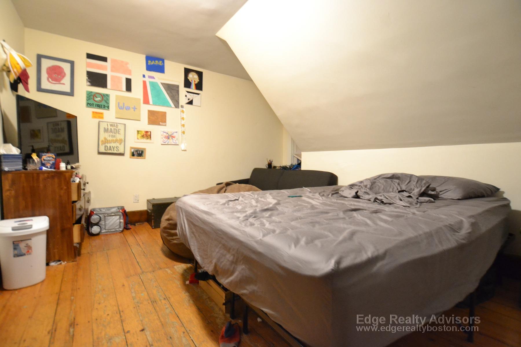 39 Pratt St, Allston