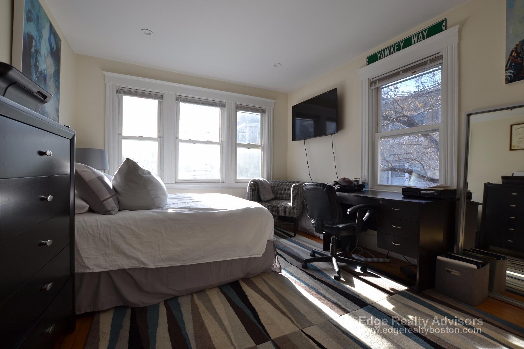 8 Sawyer Ter, Allston