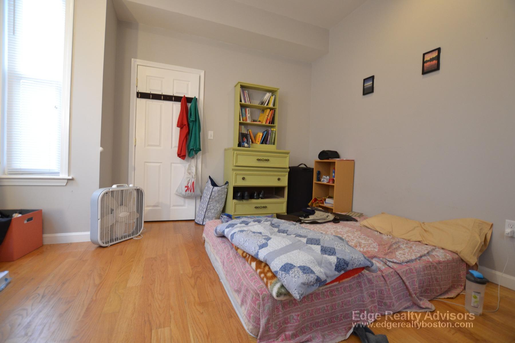 4 bed, 2 bath apartment for rent at 49 Allston St Unit 1, Allston — photo 3 of 9