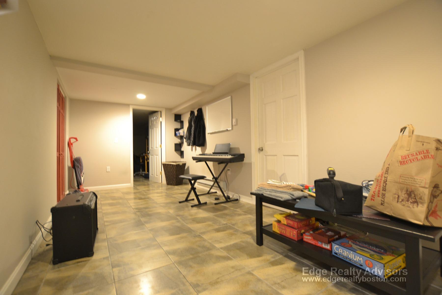4 bed, 2 bath apartment for rent at 49 Allston St Unit 1, Allston — photo 8 of 9
