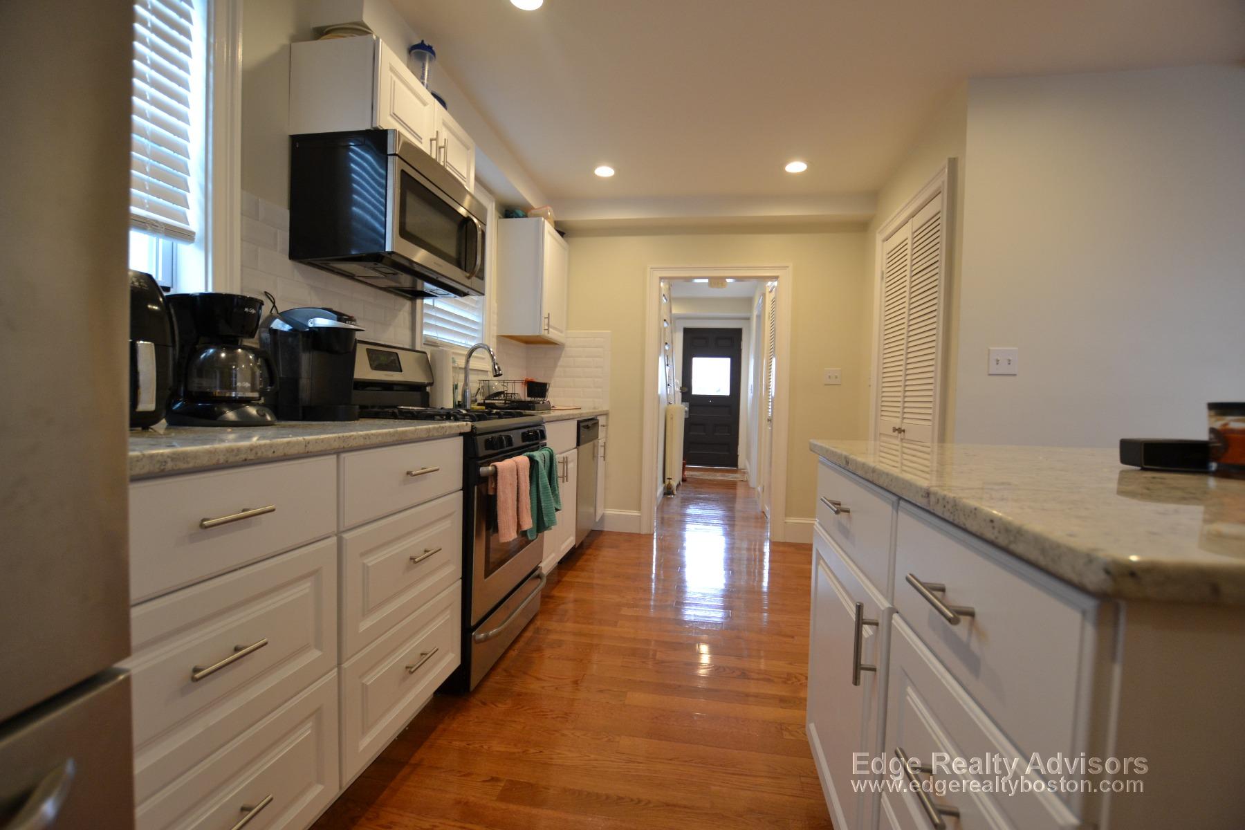 4 bed, 2 bath apartment for rent at 65 Shannon St Unit 1, Brighton — photo 3 of 11