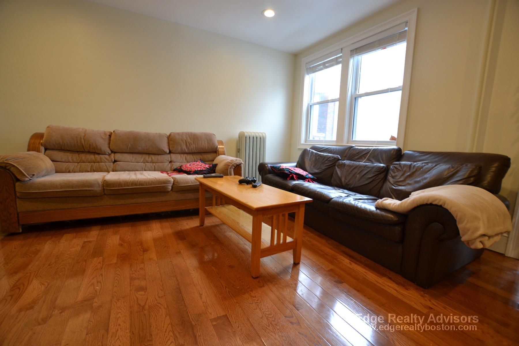 4 bed, 2 bath apartment for rent at 65 Shannon St Unit 1, Brighton — photo 5 of 11