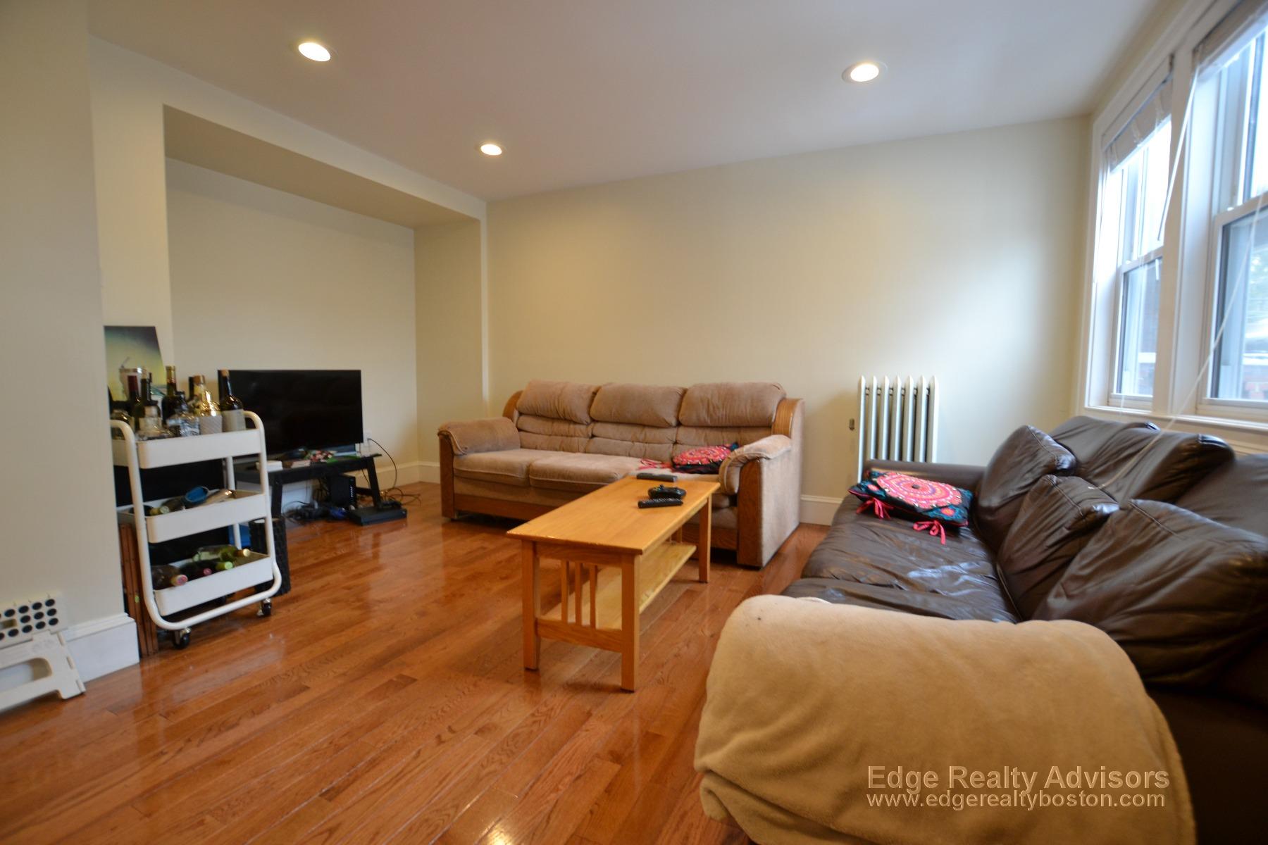 4 bed, 2 bath apartment for rent at 65 Shannon St Unit 1, Brighton — photo 6 of 11