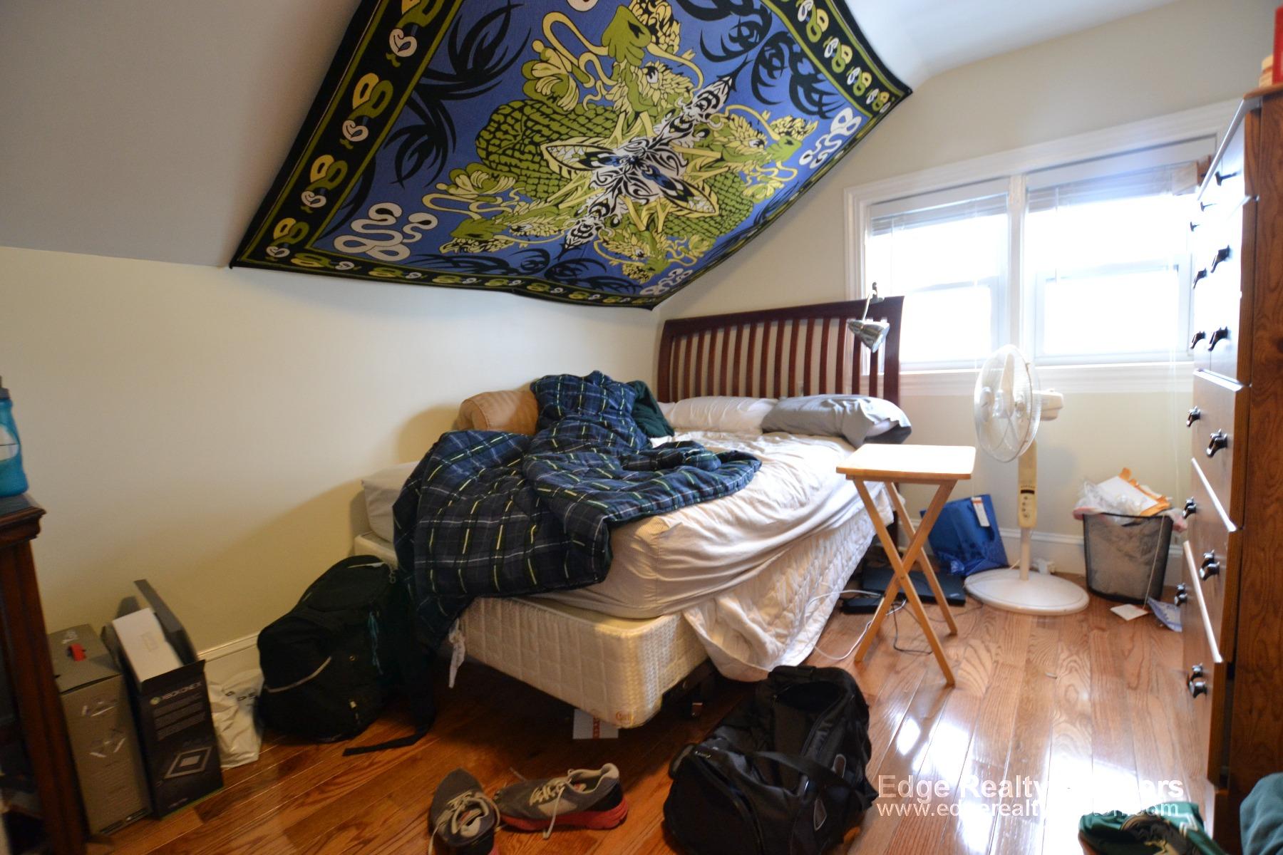 4 bed, 2 bath apartment for rent at 65 Shannon St Unit 1, Brighton — photo 8 of 11