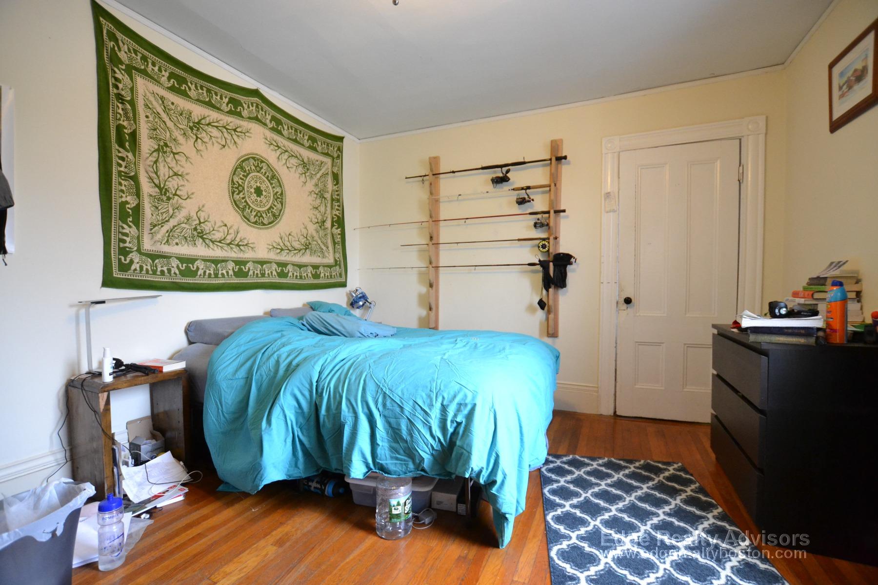 5 bed, 2 bath apartment for rent at 8 Barstow St Unit 1, Allston — photo 5 of 14