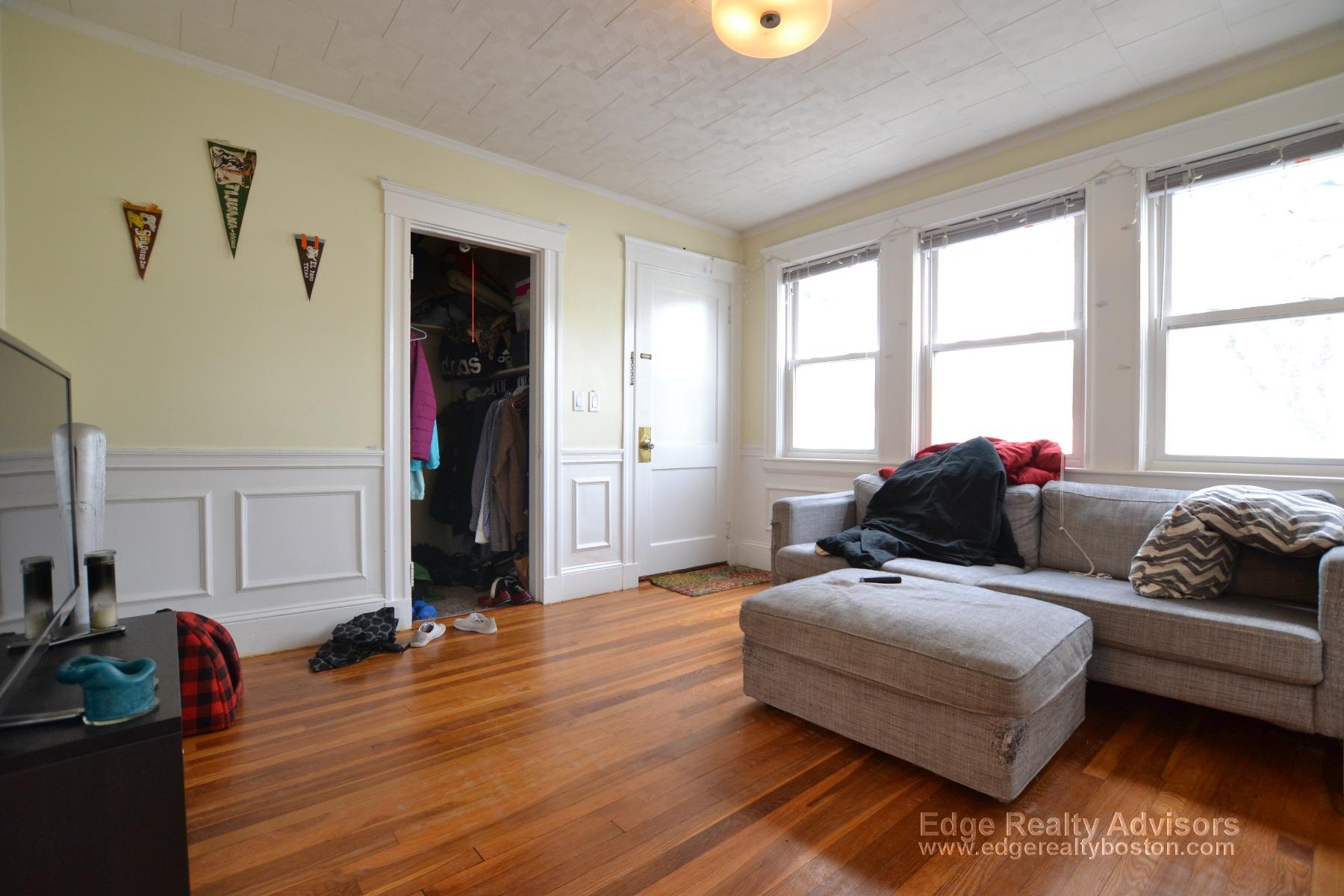 3 bed, 1 bath apartment for rent at 122 Bennett St Unit 1, Brighton — photo 5 of 11
