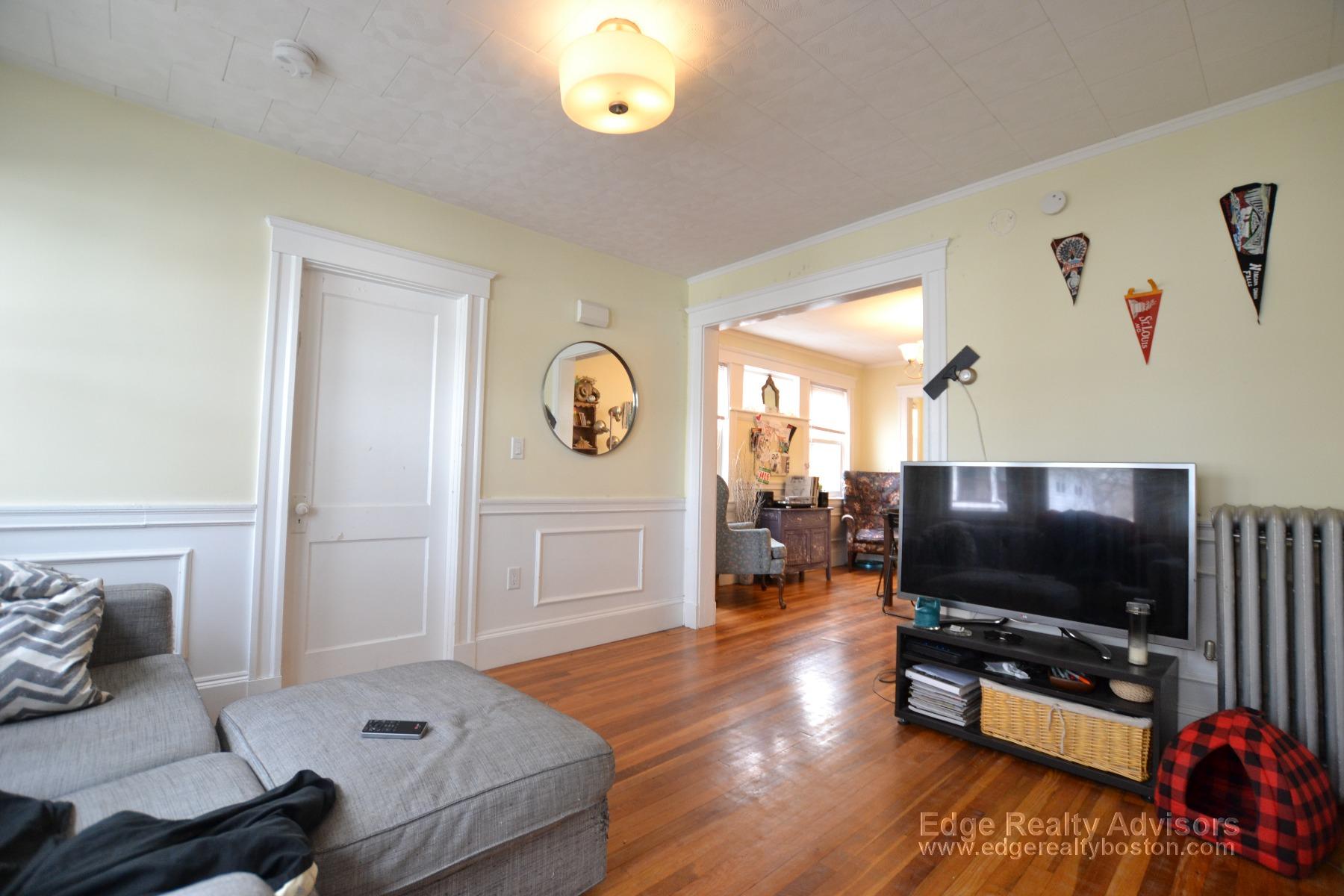 3 bed, 1 bath apartment for rent at 122 Bennett St Unit 1, Brighton — photo 6 of 11