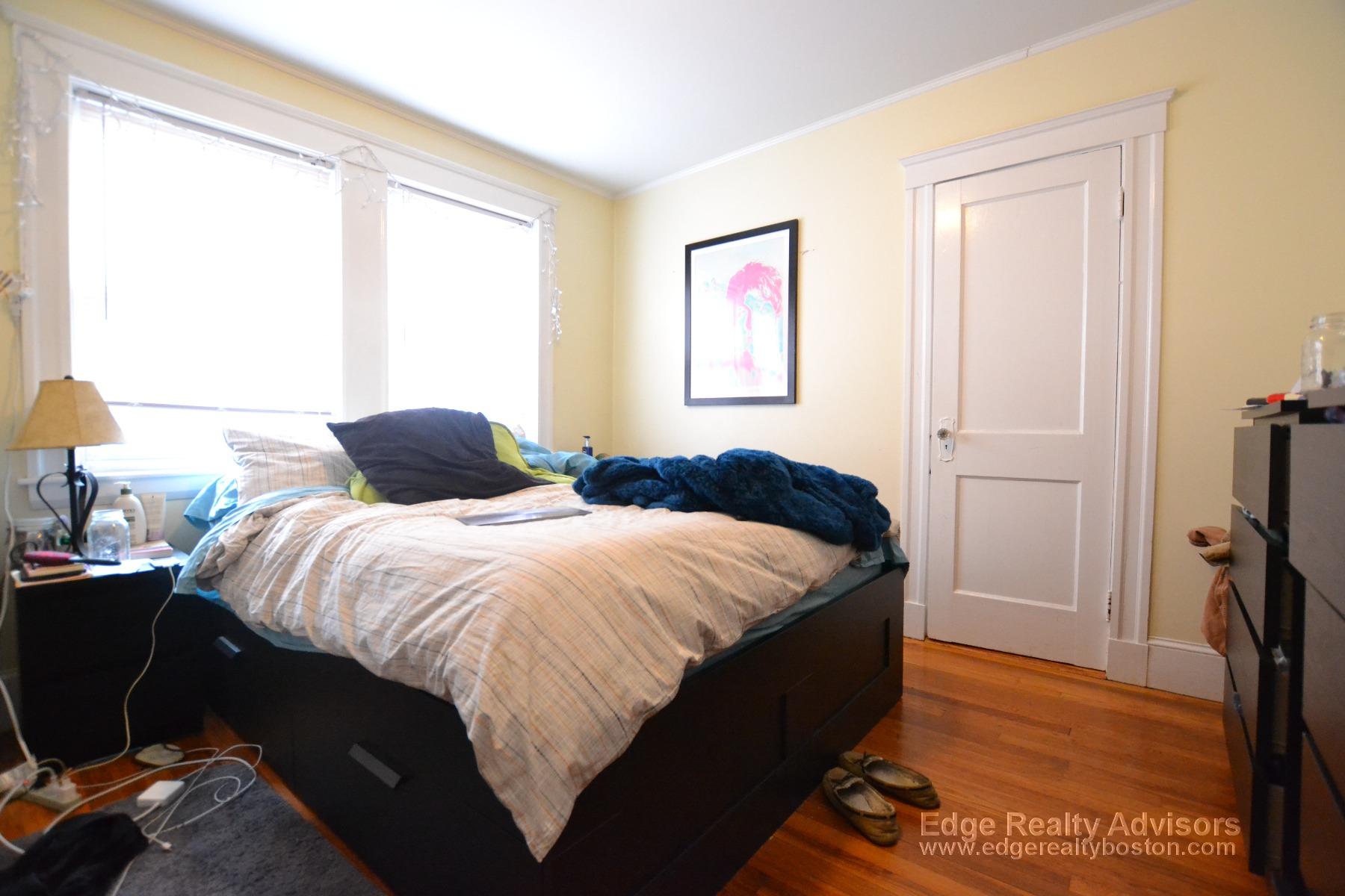 3 bed, 1 bath apartment for rent at 122 Bennett St Unit 1, Brighton — photo 10 of 11