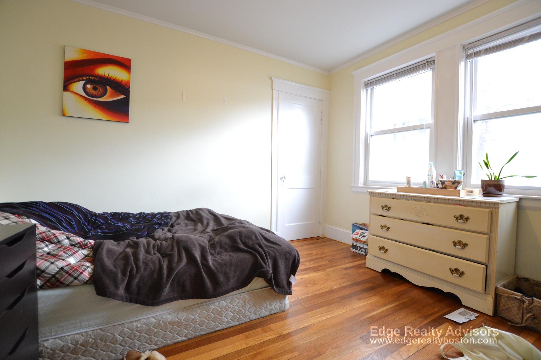 3 bed, 1 bath apartment for rent at 122 Bennett St Unit 1, Brighton — photo 9 of 11