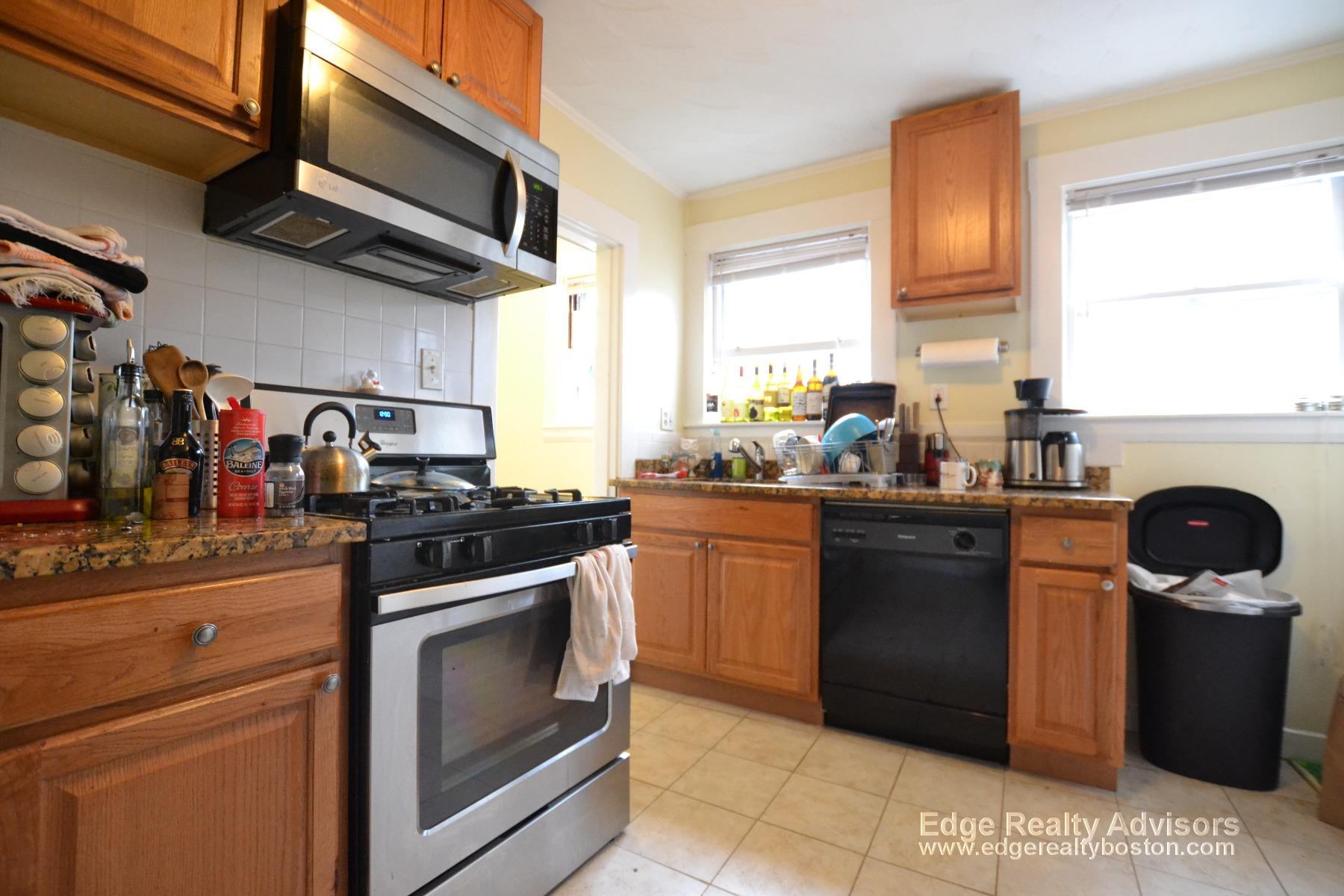 3 bed, 1 bath apartment for rent at 122 Bennett St Unit 1, Brighton