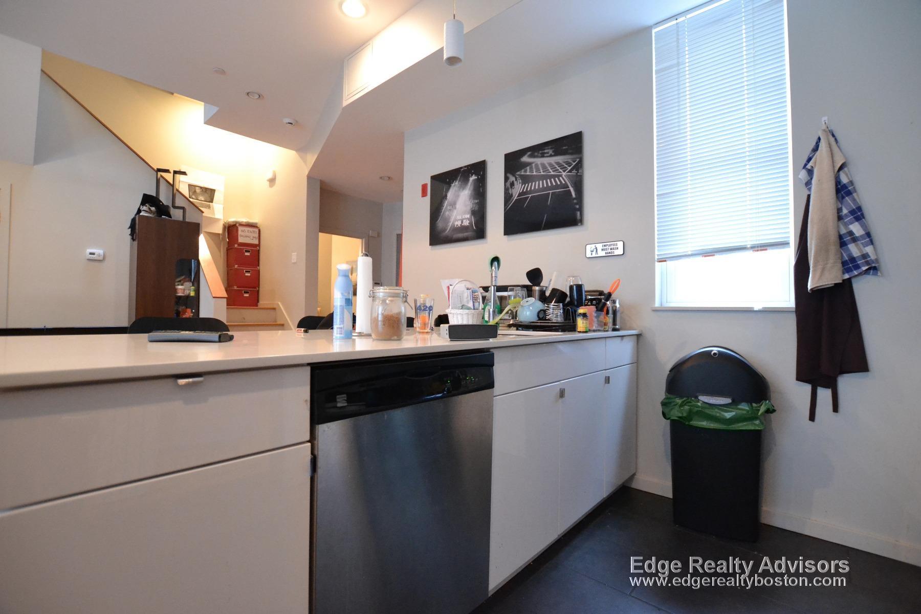 4 bed, 2.5 bath apartment for rent at 47 Glenville Ave Unit 1, Allston — photo 3 of 7